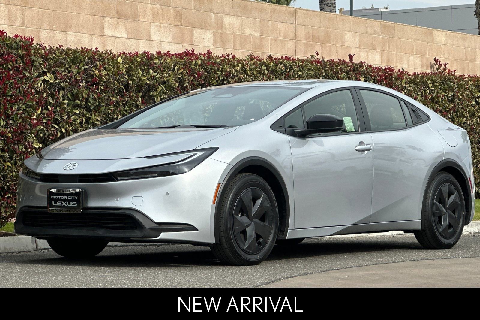 2025 Toyota Prius LE photo 3