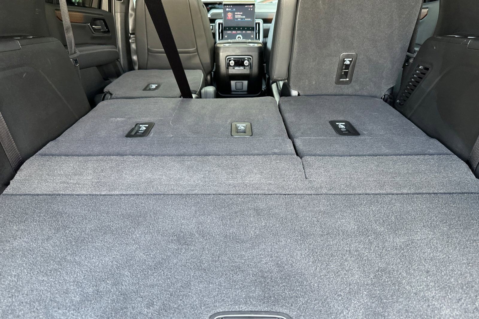 2026 GMC Yukon Denali - Photo 17