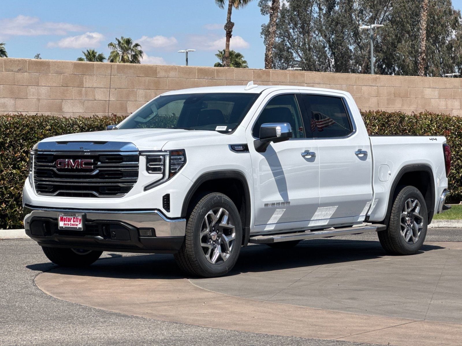 2026 GMC Sierra 1500 SLT photo 6