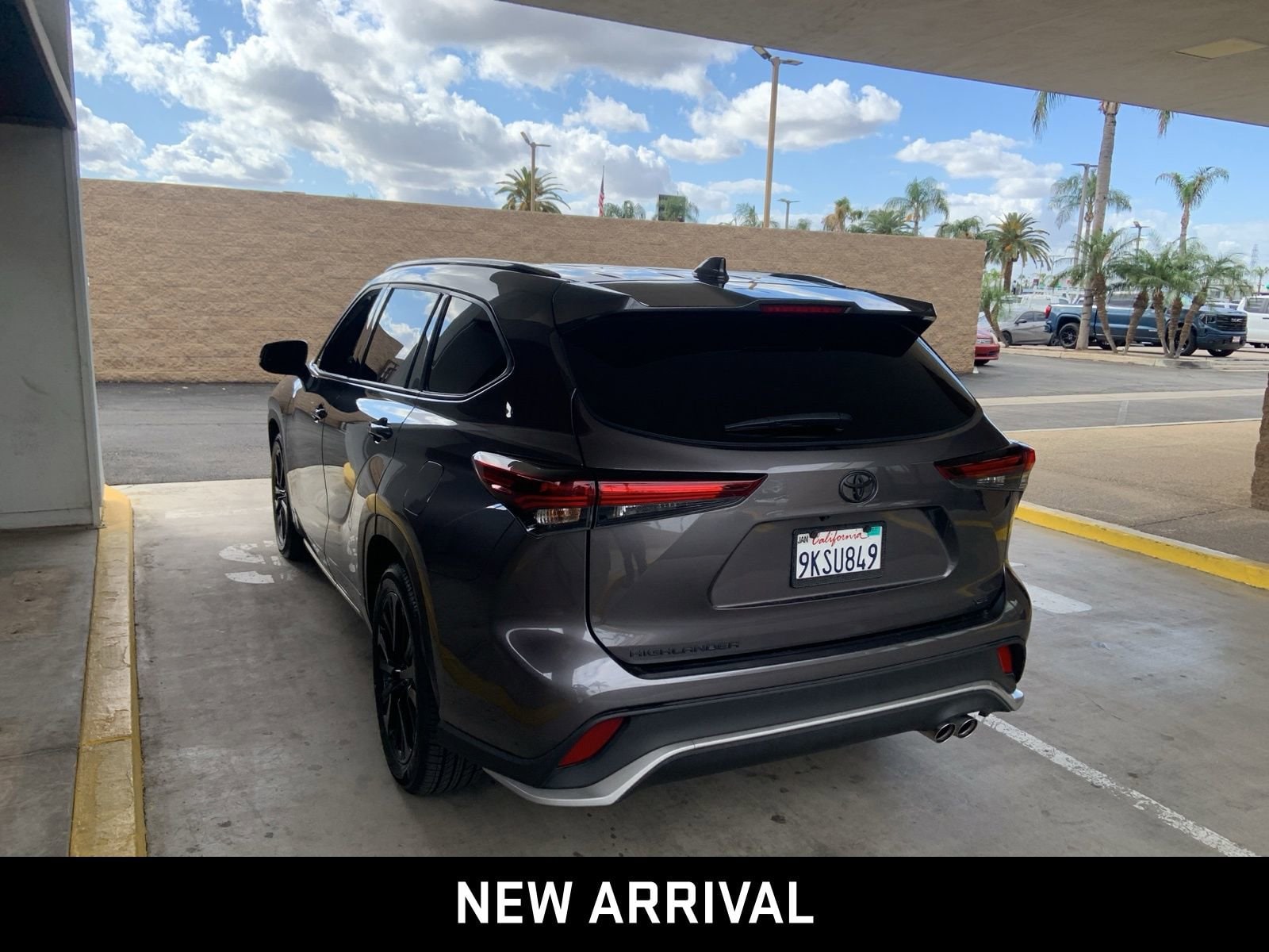 2024 Toyota Highlander LE photo 6