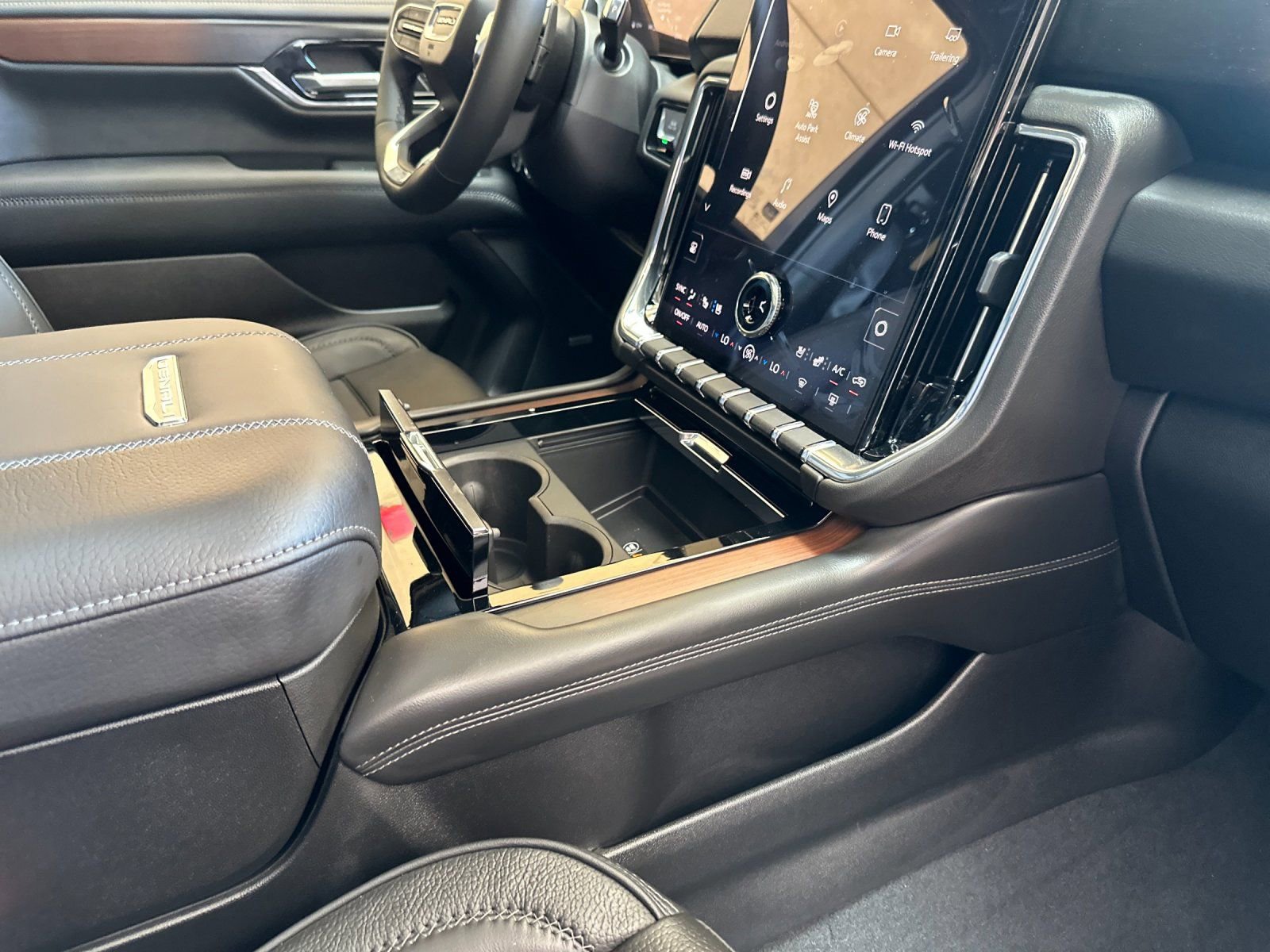 2026 GMC Yukon XL Denali - Photo 16