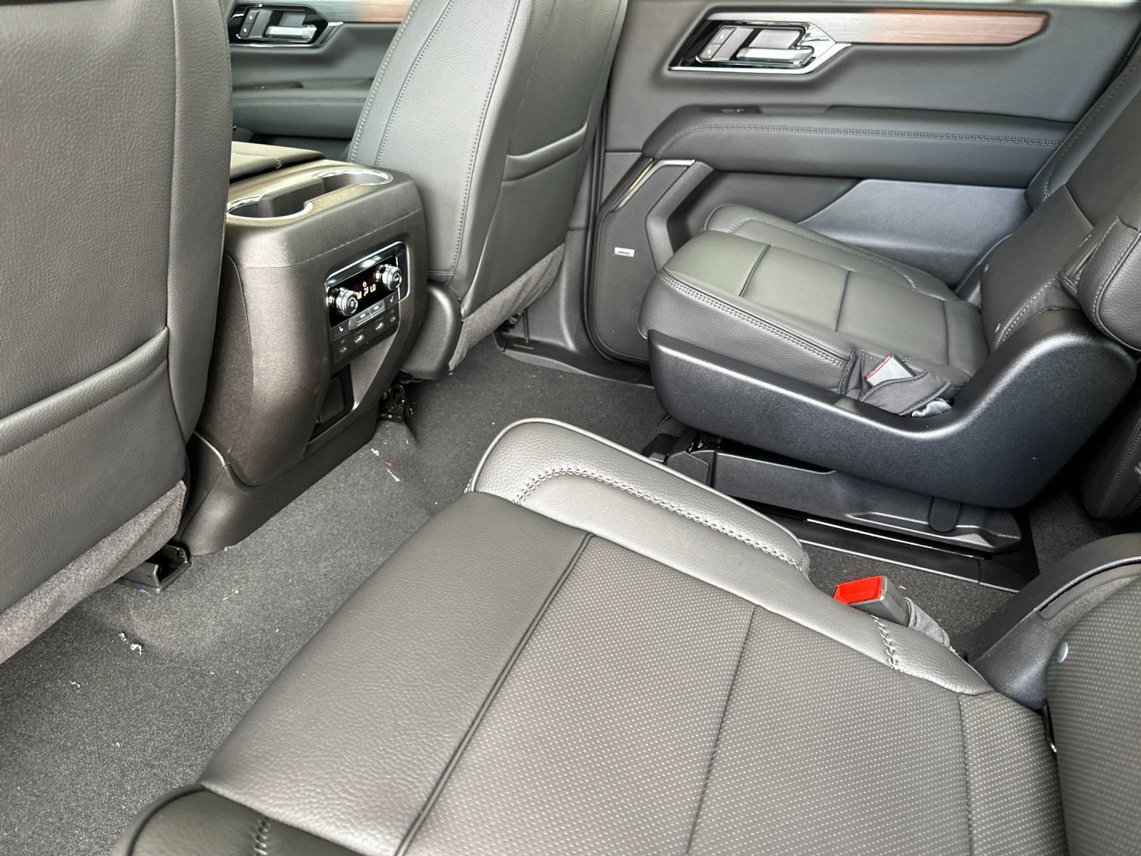 2026 GMC Yukon XL Denali - Photo 11