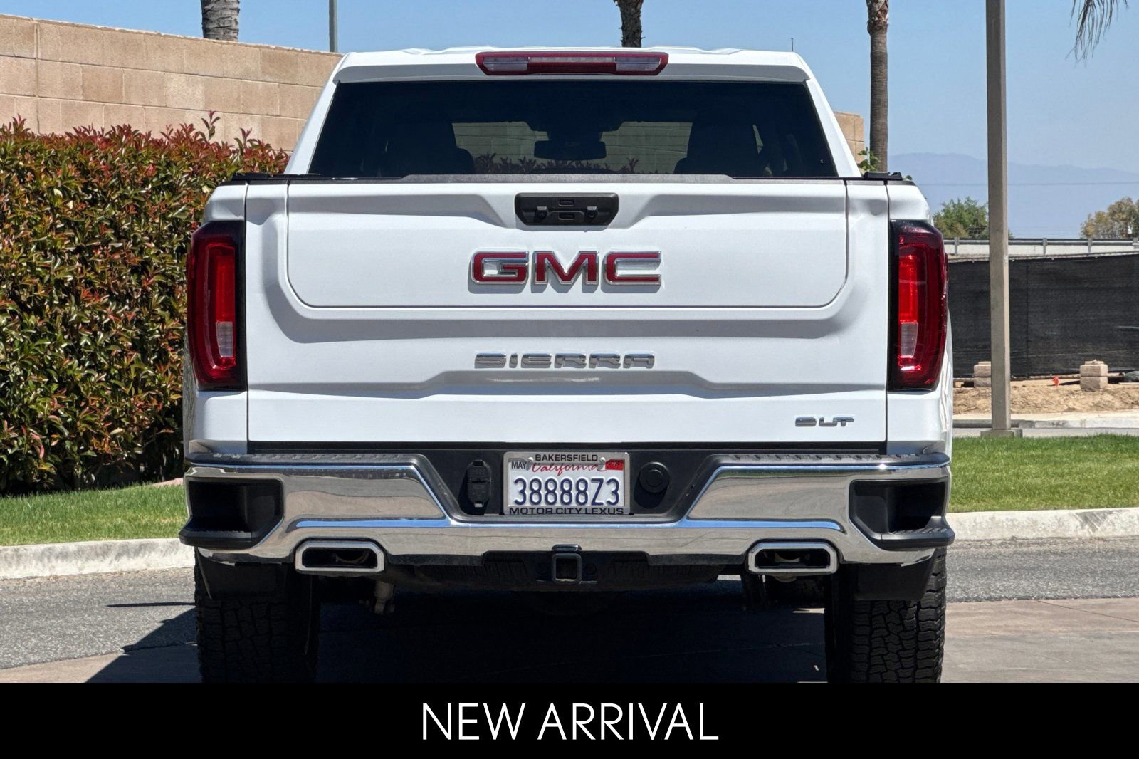 2024 GMC Sierra 1500 SLT photo 4