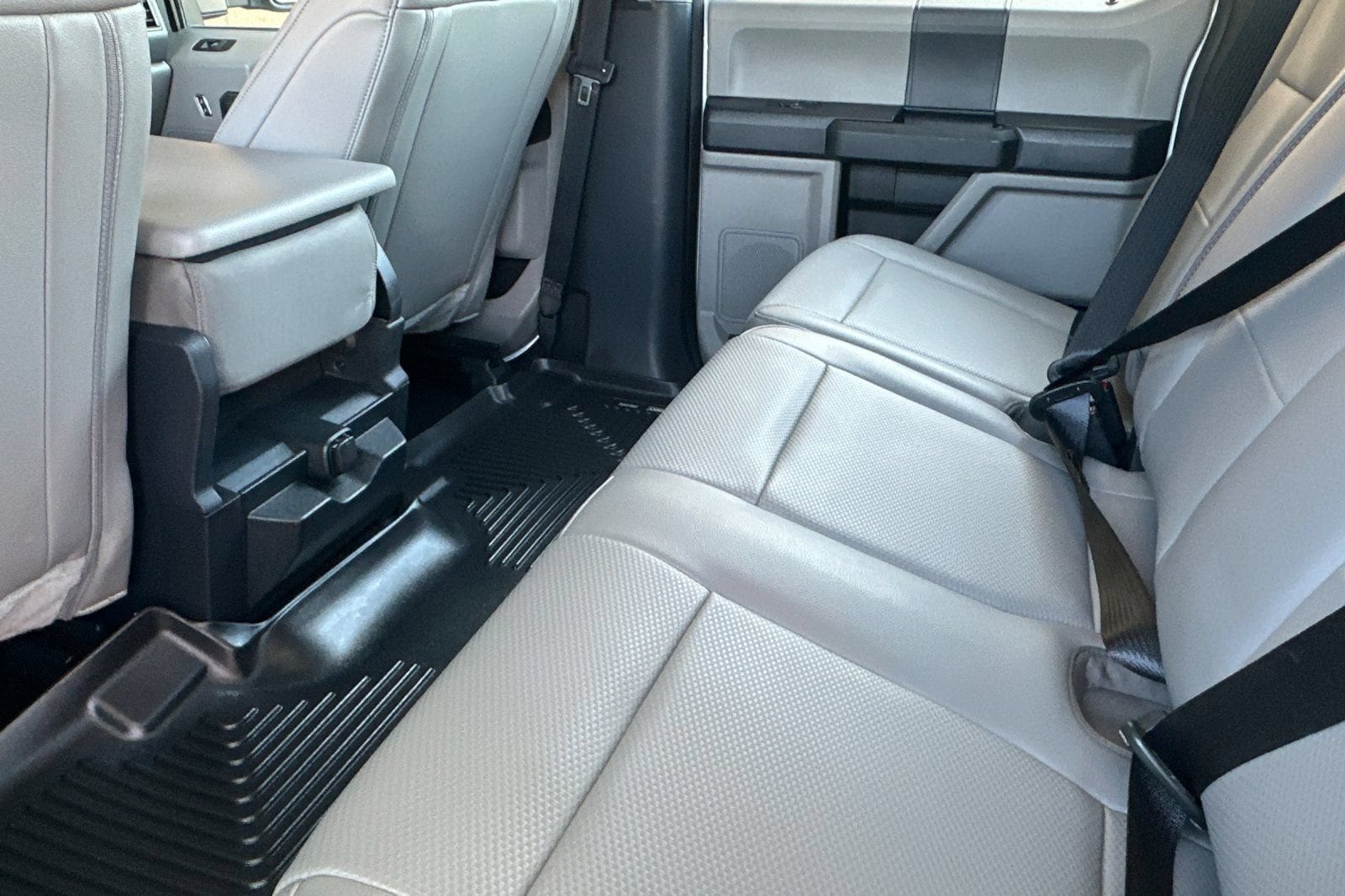 2022 Ford F-350 Super Duty Chassis Cab XL - Photo 12