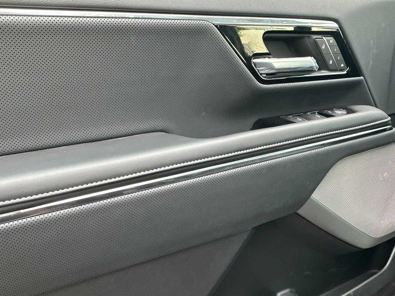 2025 GMC Sierra EV Denali - Photo 11