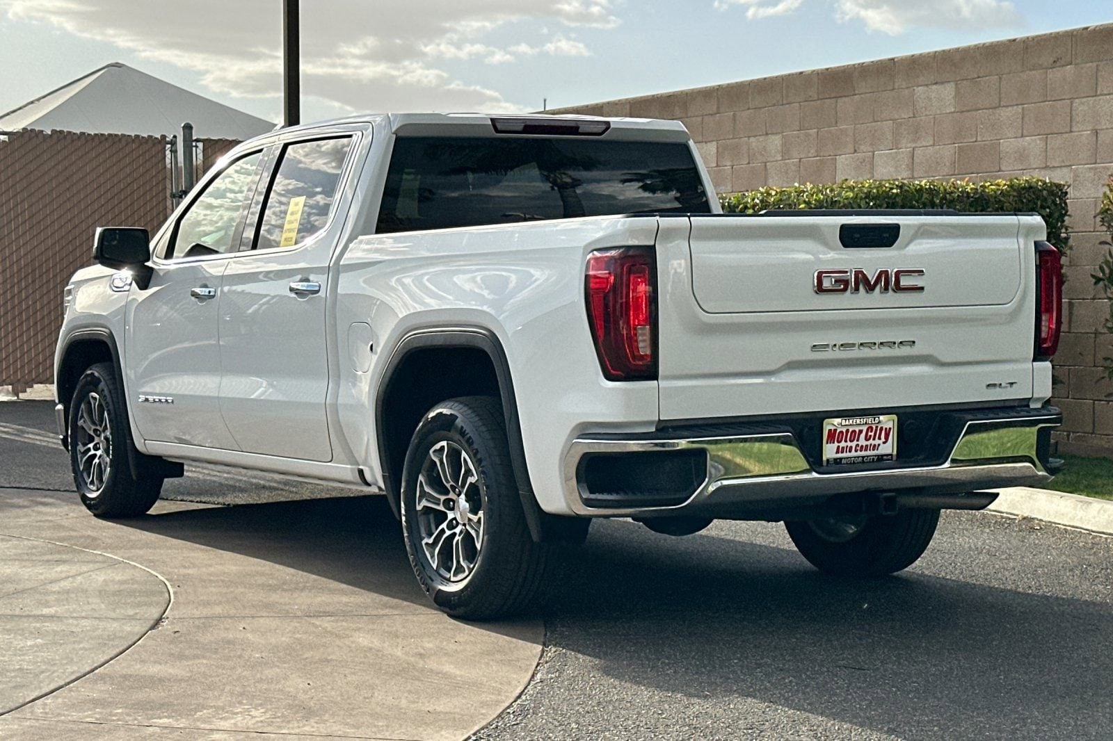 2025 GMC Sierra 1500 SLT - Photo 6