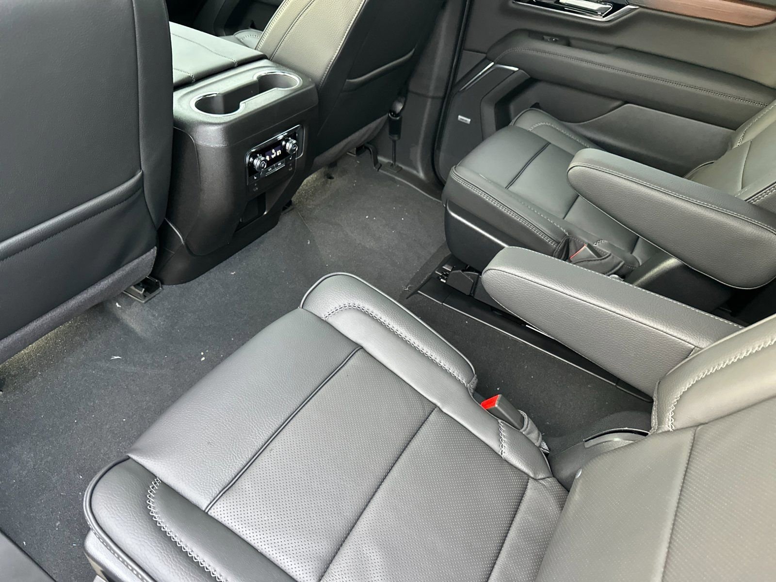 2026 GMC Yukon XL Denali - Photo 11