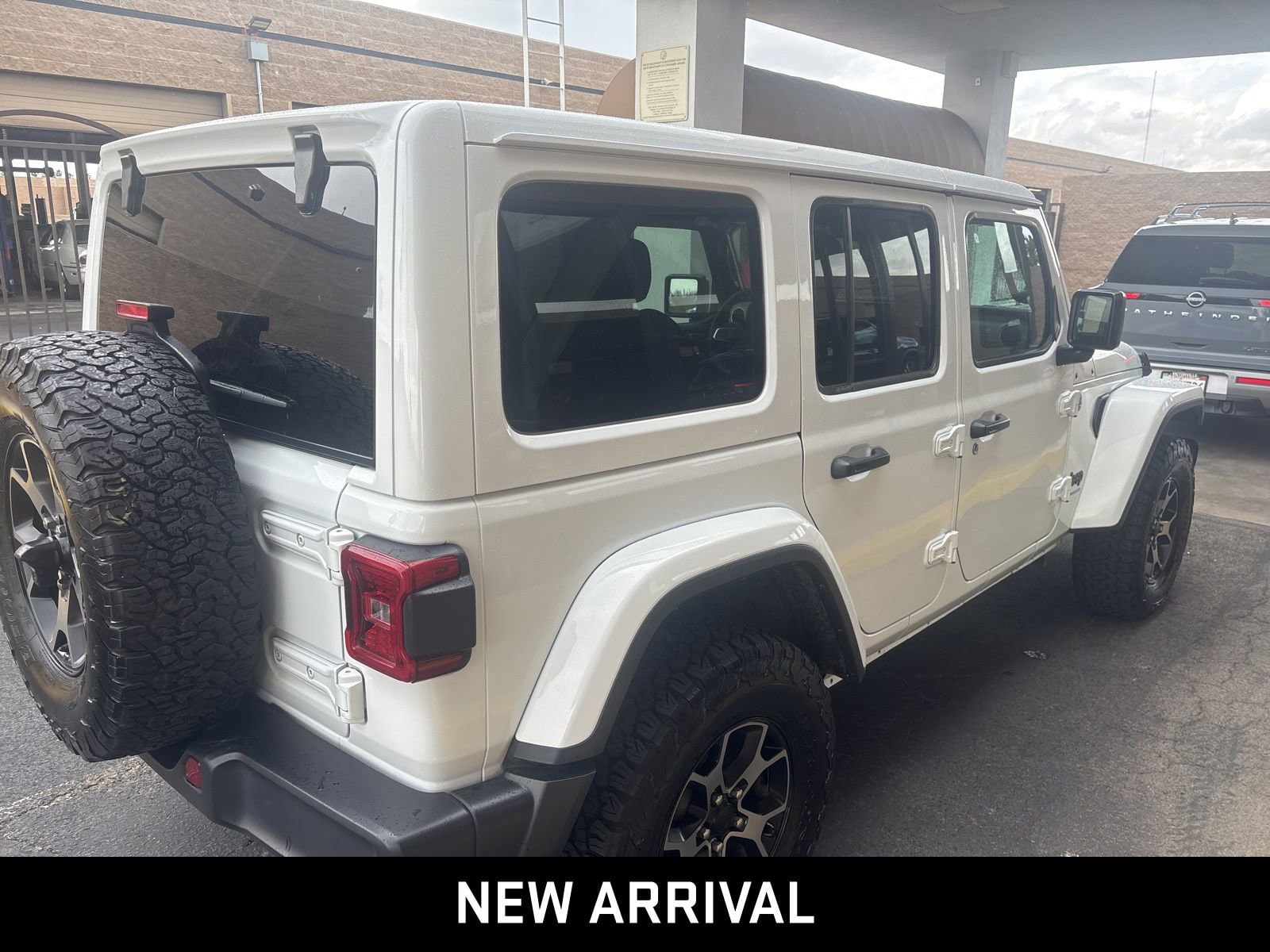 2025 Jeep Wrangler Sahara photo 3