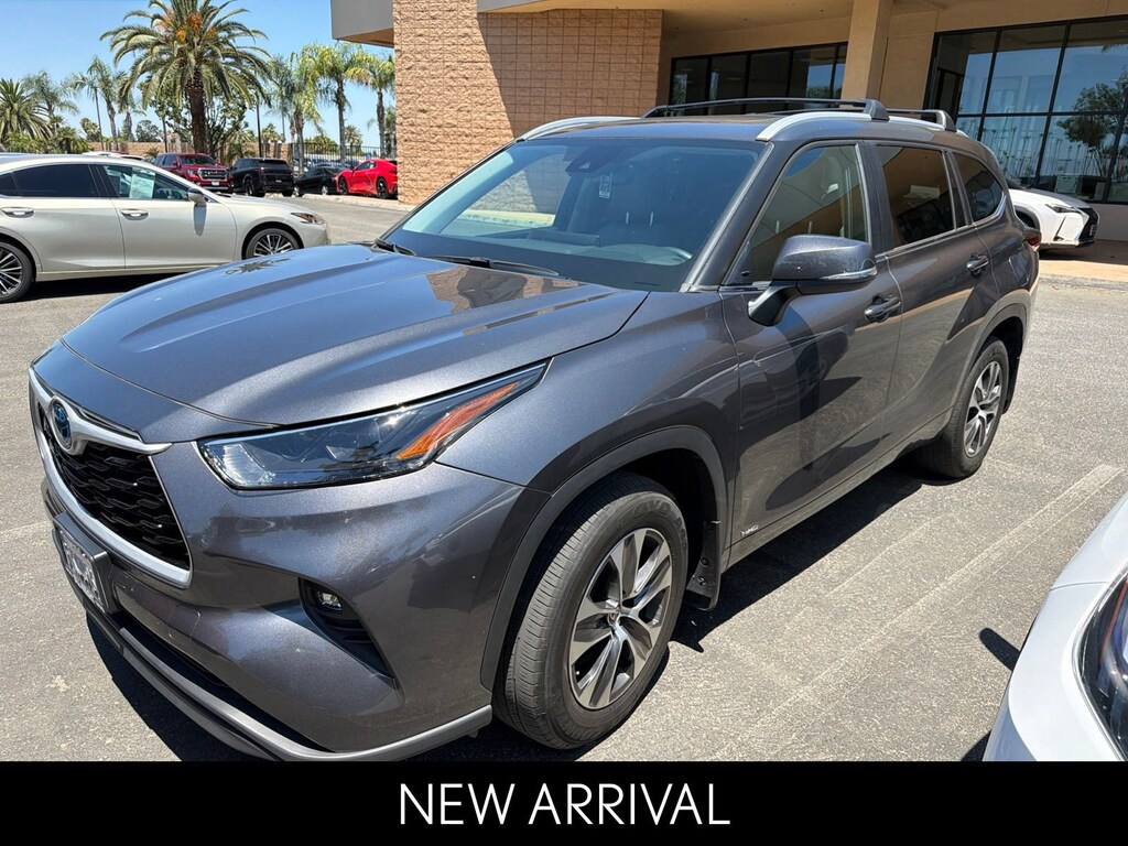 Used 2024 Toyota Highlander Hybrid XLE SUV