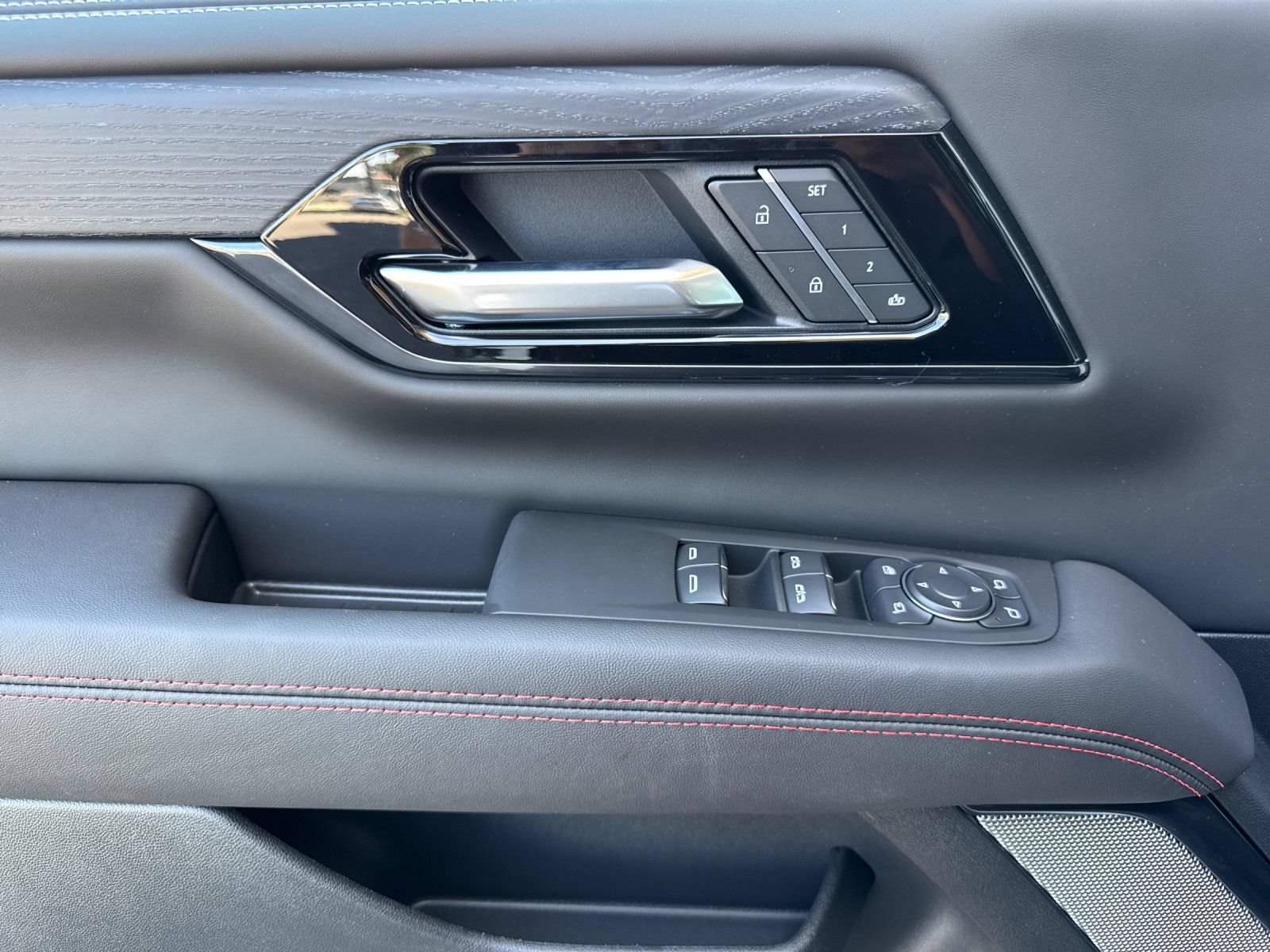 2026 GMC Yukon XL AT4 Ultimate - Photo 10