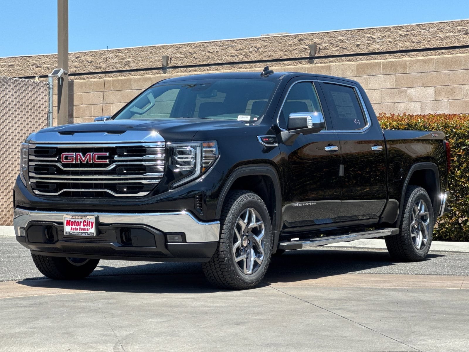 2026 GMC Sierra 1500 SLT - Photo 6