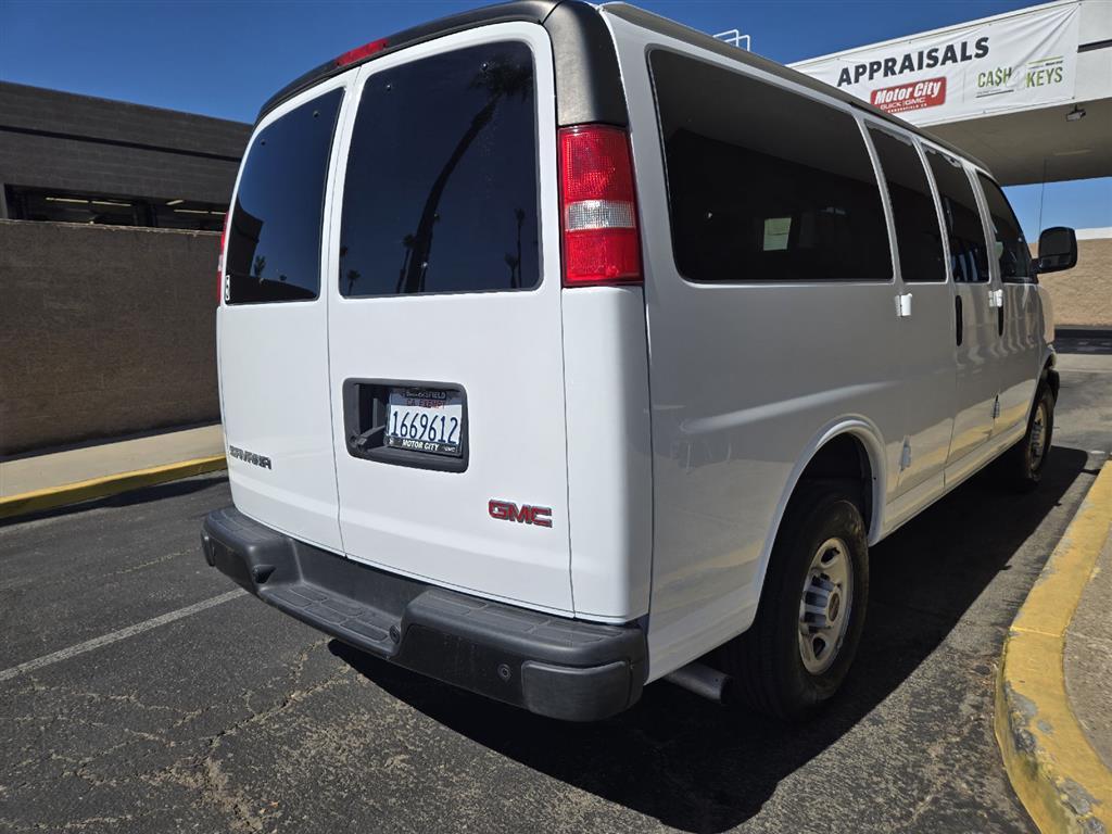 2023 Gmc Savana Passenger 2500 LS photo 2