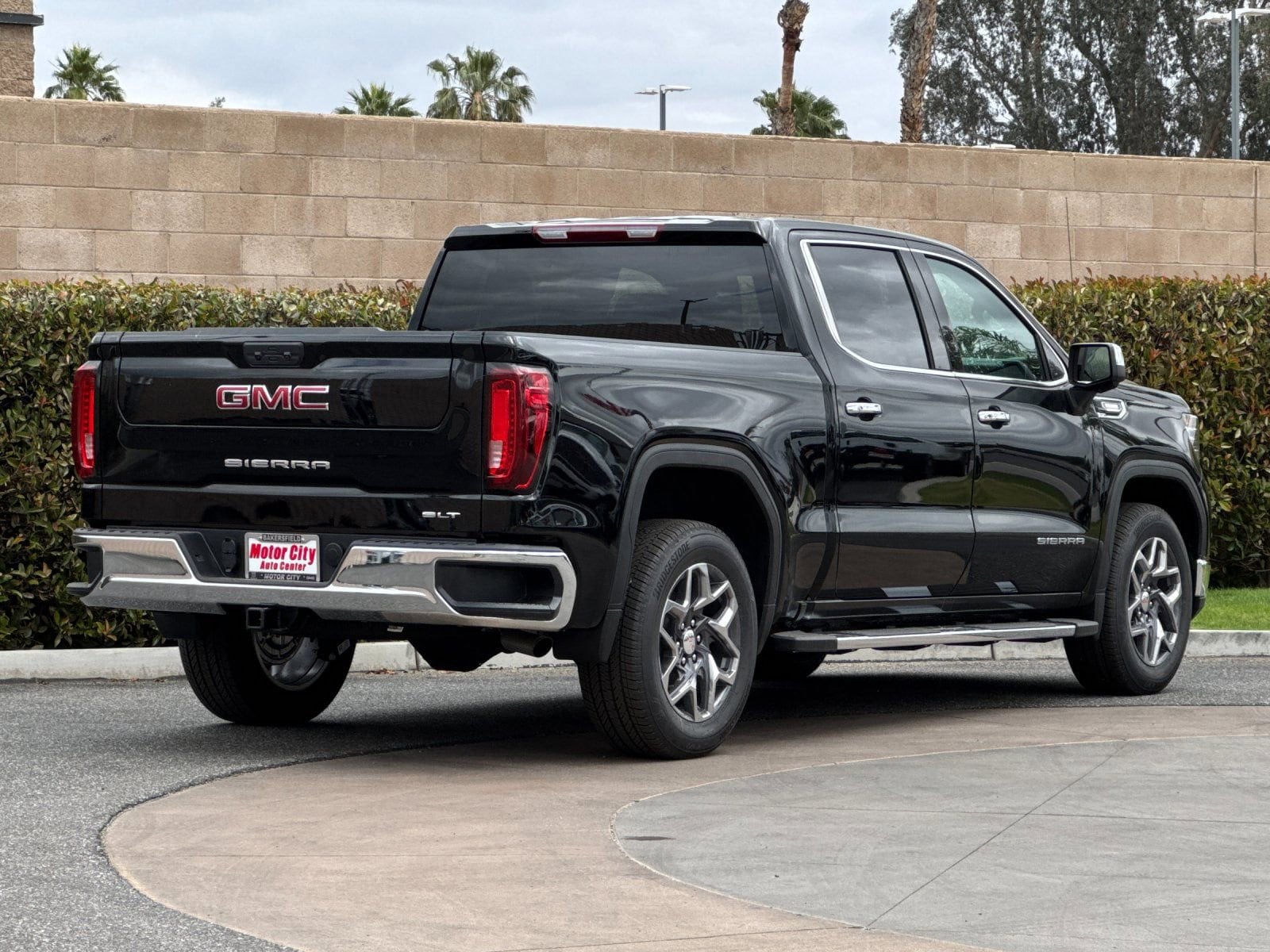 2026 GMC Sierra 1500 SLT photo 2