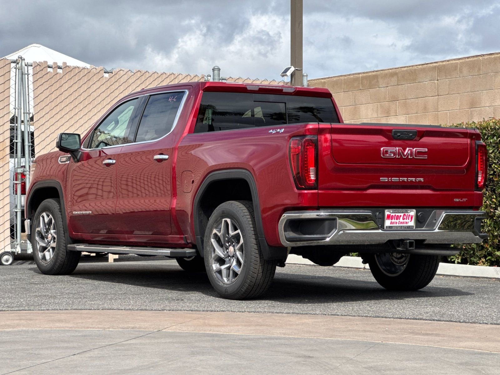 2026 GMC Sierra 1500 SLT photo 4