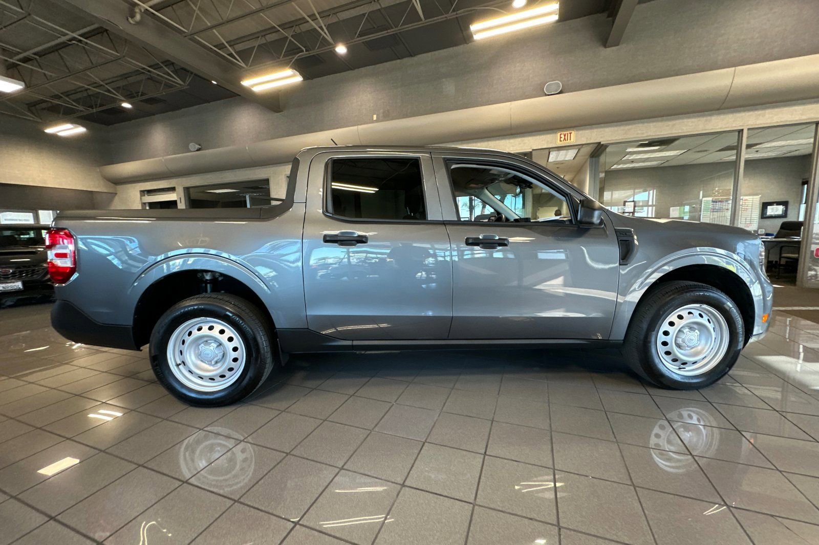 2025 Ford Maverick XL photo 2