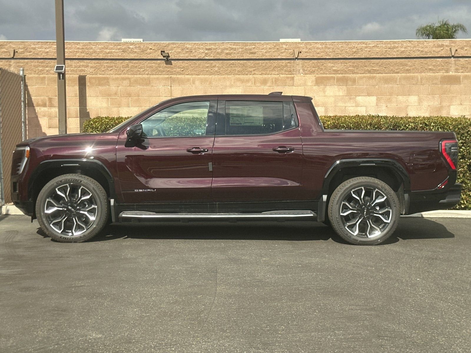 2025 GMC Sierra EV Denali - Photo 7