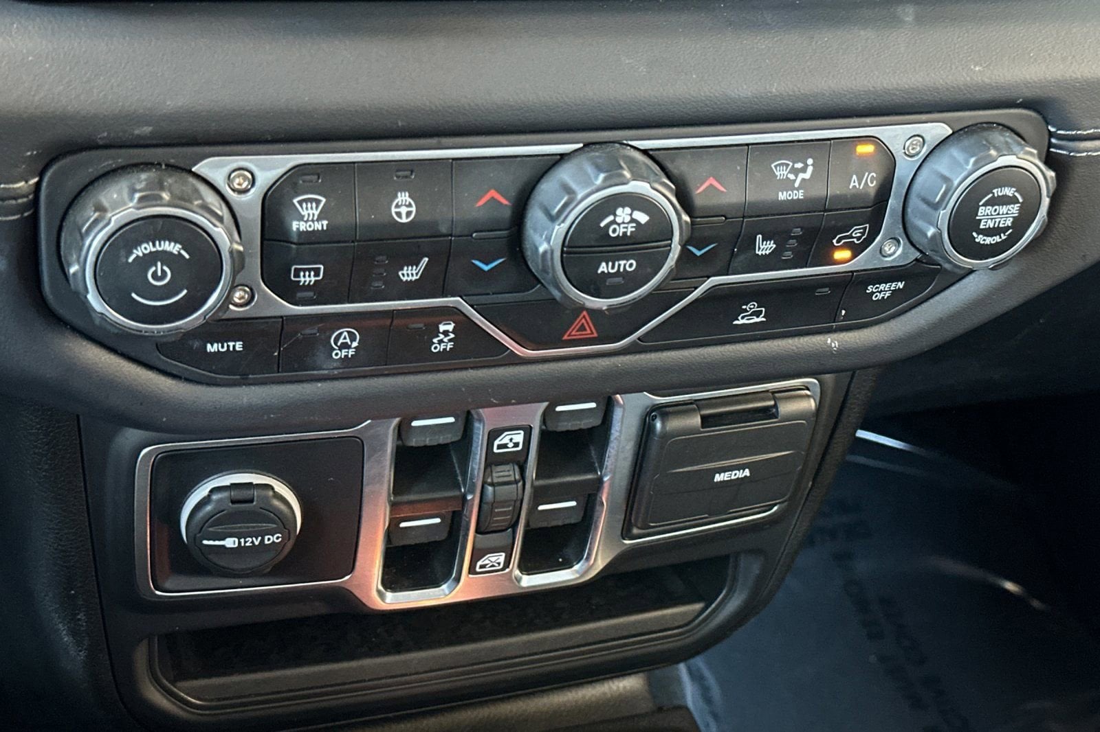 2025 Jeep Wrangler 4-Door Sahara - Photo 20