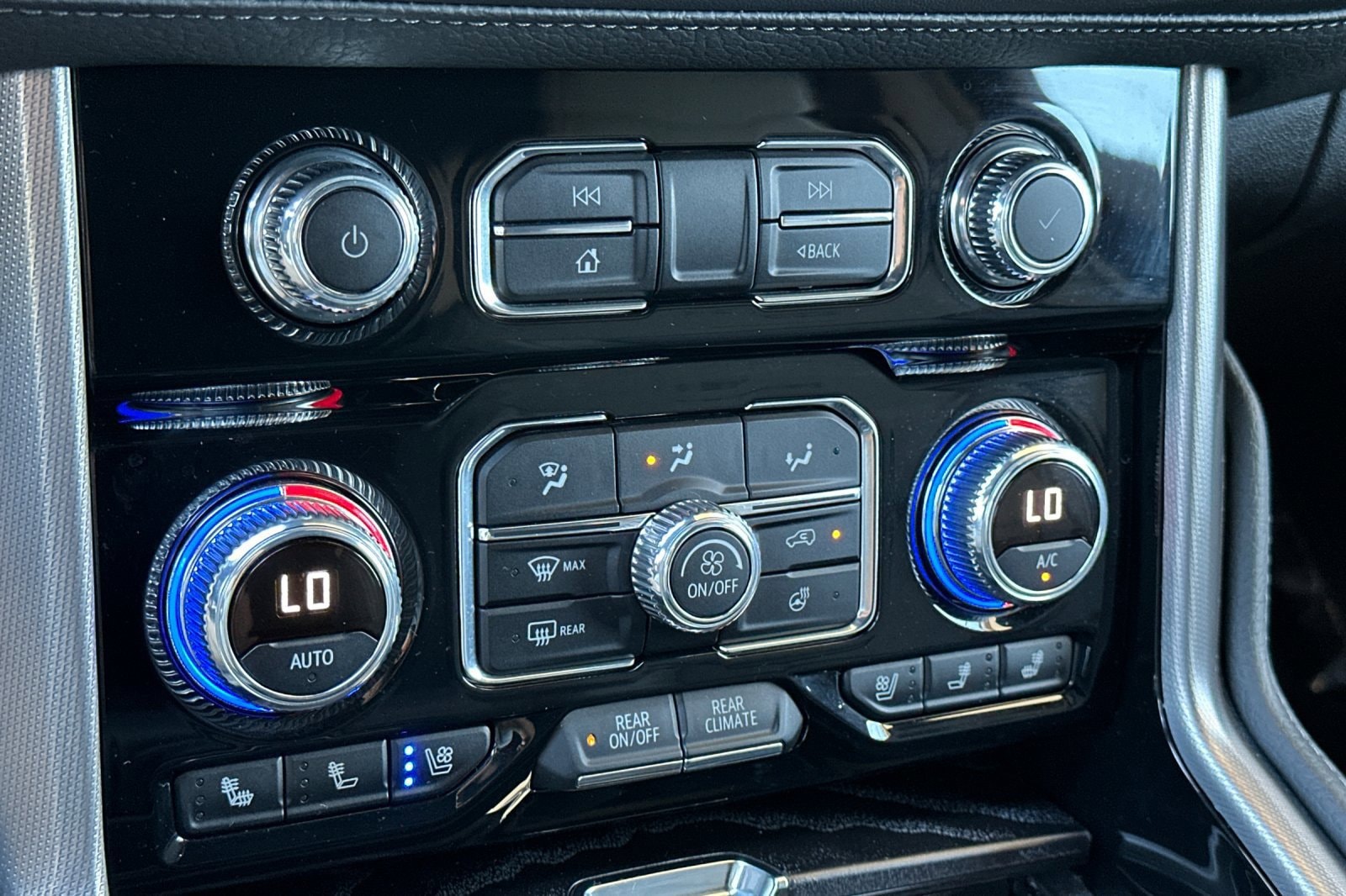 2024 GMC Yukon Denali - Photo 22