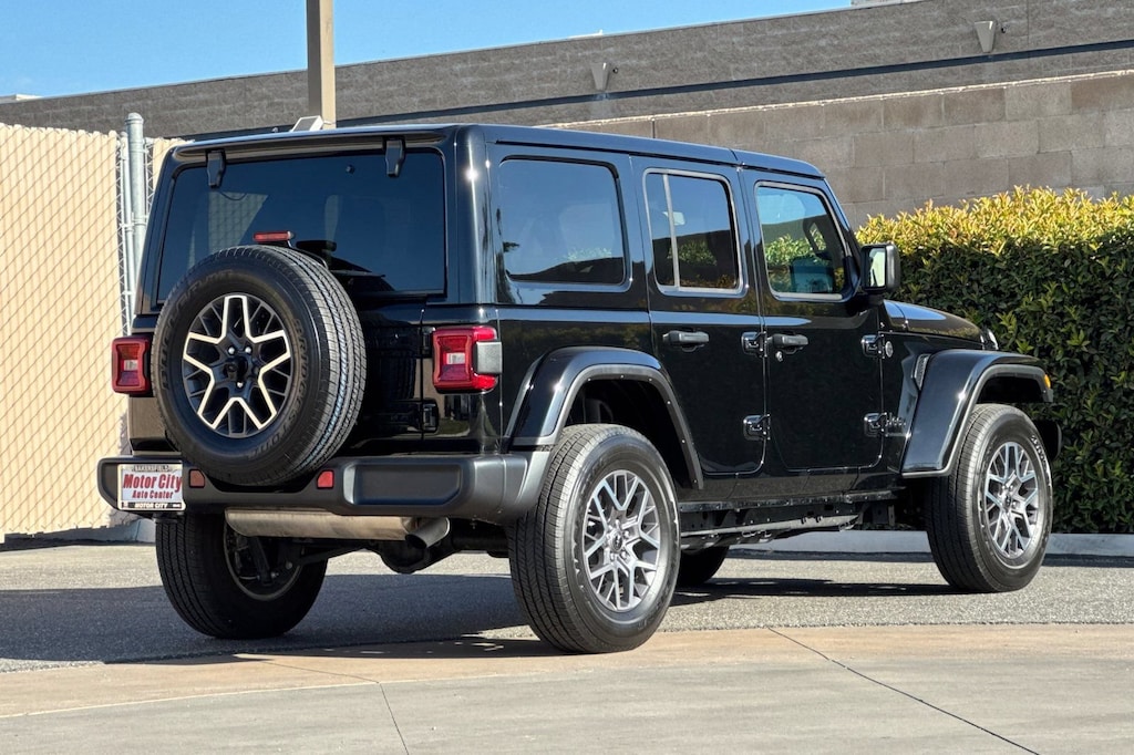 Used 2025 Jeep Wrangler 4-Door Sahara 4x4 SUV