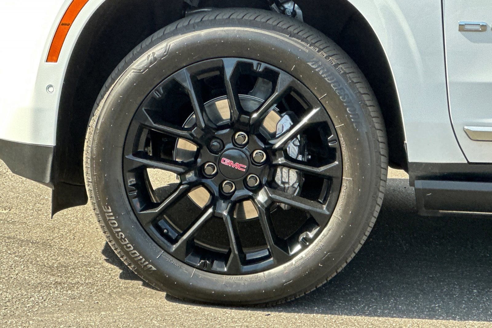 2026 GMC Yukon Denali - Photo 29