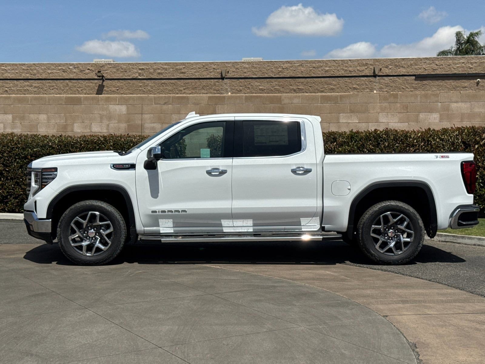 2026 GMC Sierra 1500 SLT photo 5