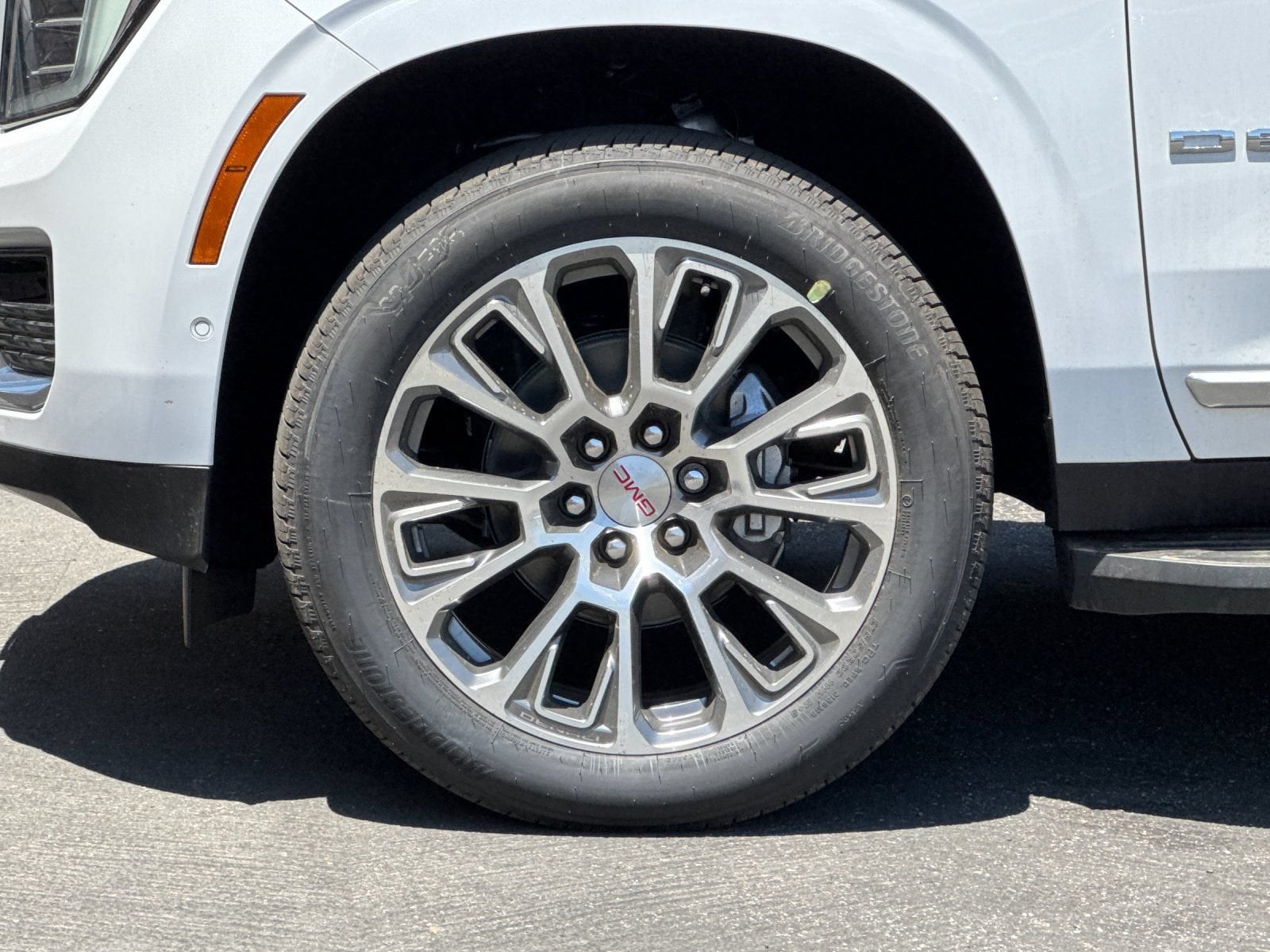 2026 GMC Yukon XL Denali - Photo 23