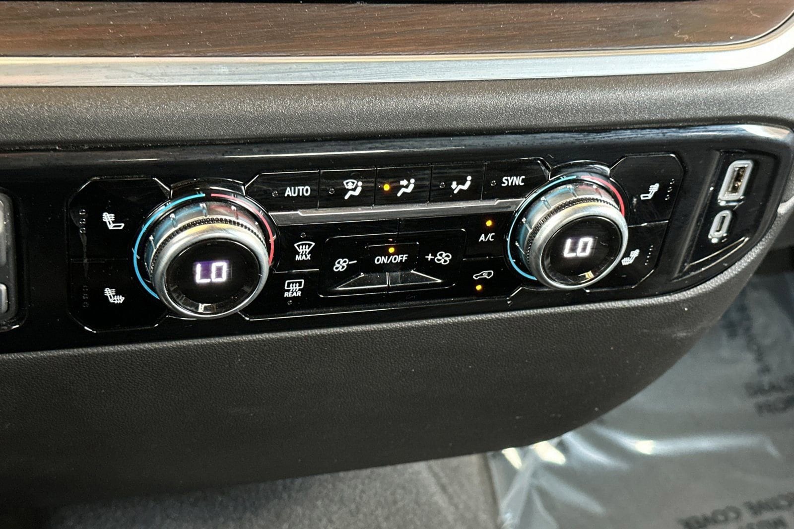 2025 GMC Sierra 1500 SLT - Photo 21