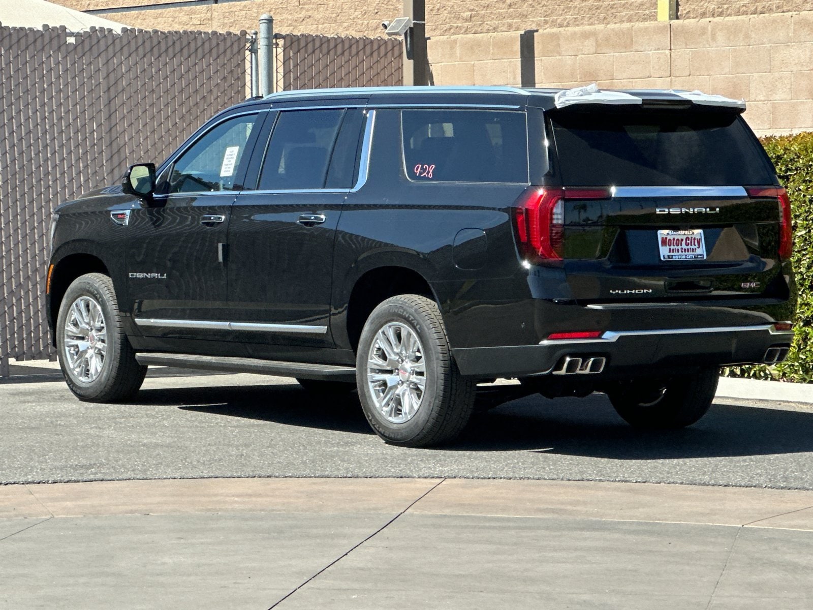 2027 GMC Yukon XL Denali - Photo 5