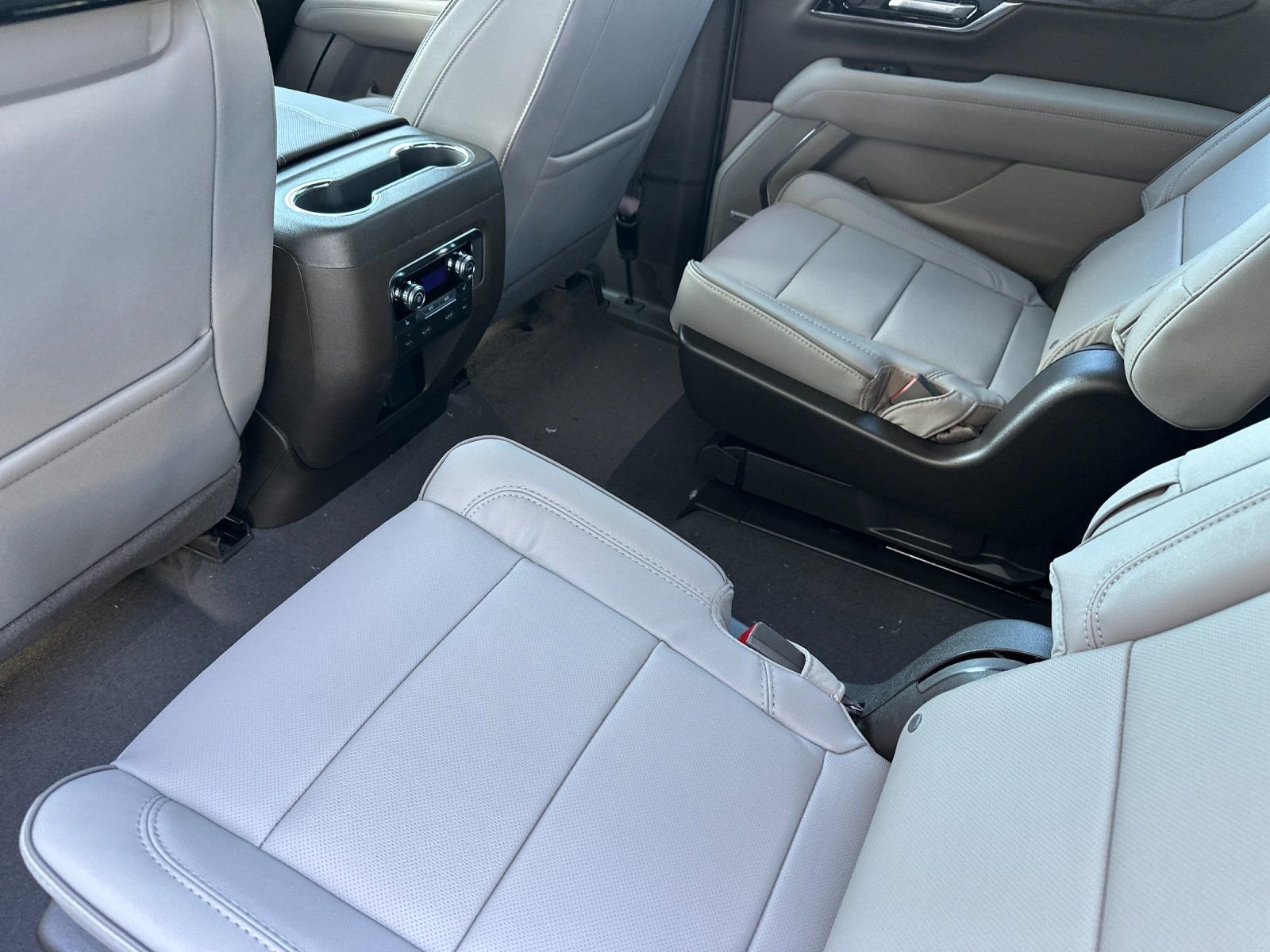 2026 GMC Yukon XL Elevation - Photo 11