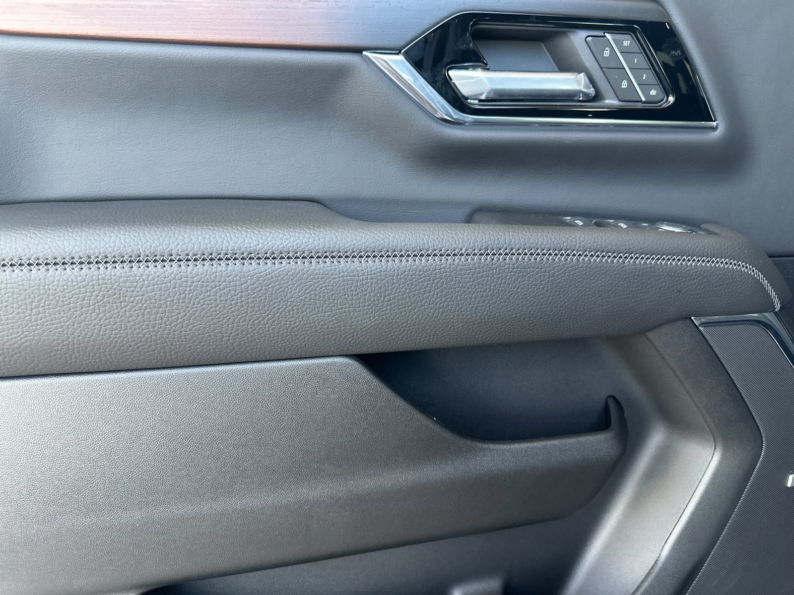 2027 GMC Yukon XL Denali - Photo 10