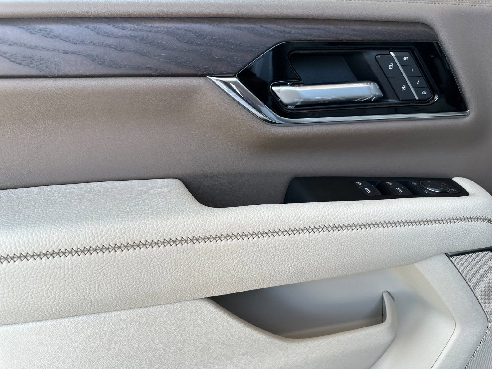2026 GMC Yukon Denali - Photo 11