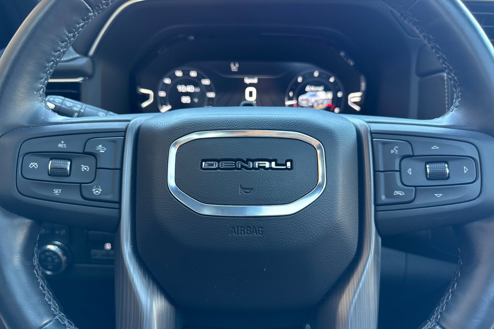 2023 GMC Yukon Denali Ultimate - Photo 26