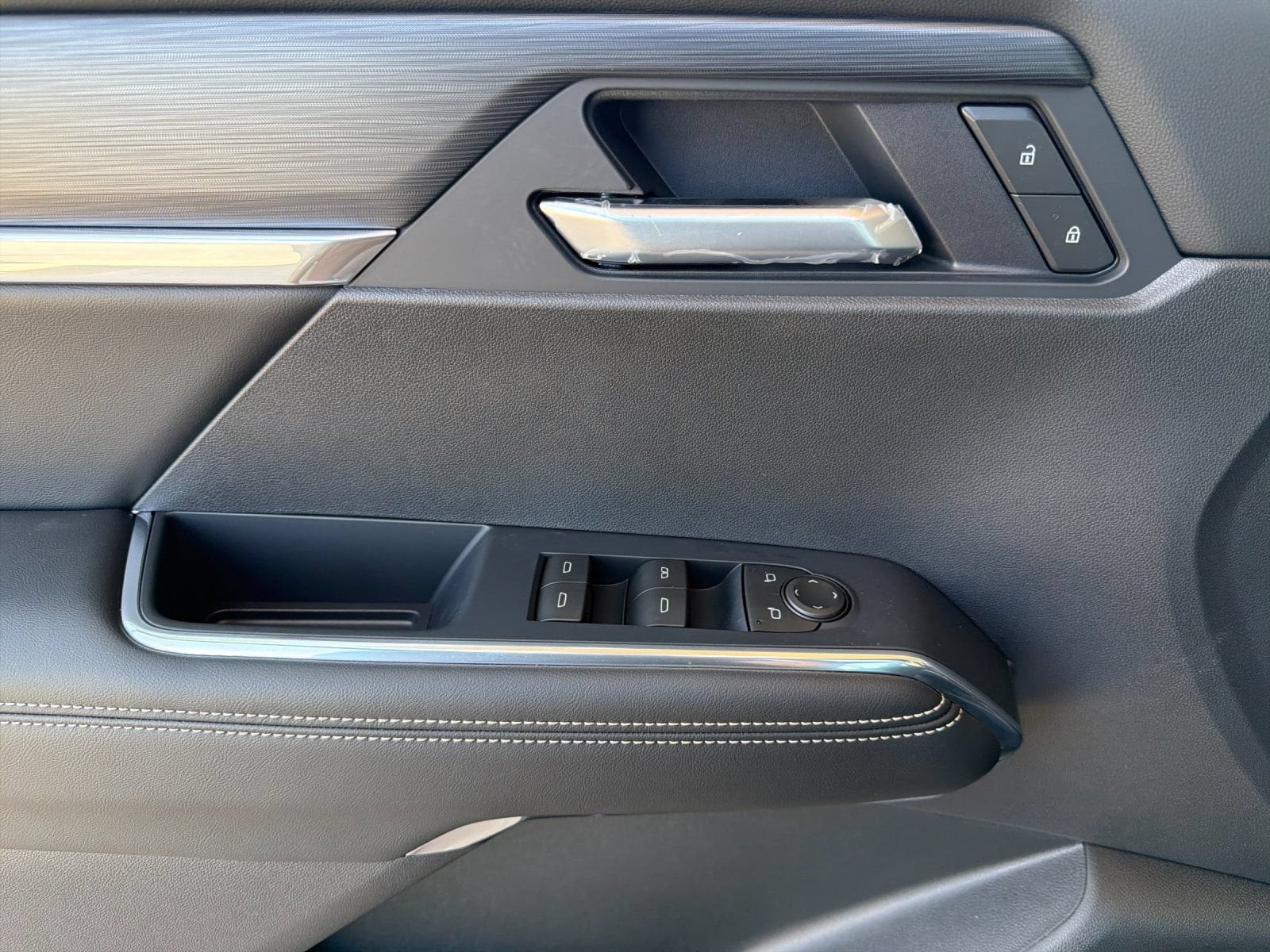2026 GMC Acadia Elevation - Photo 10