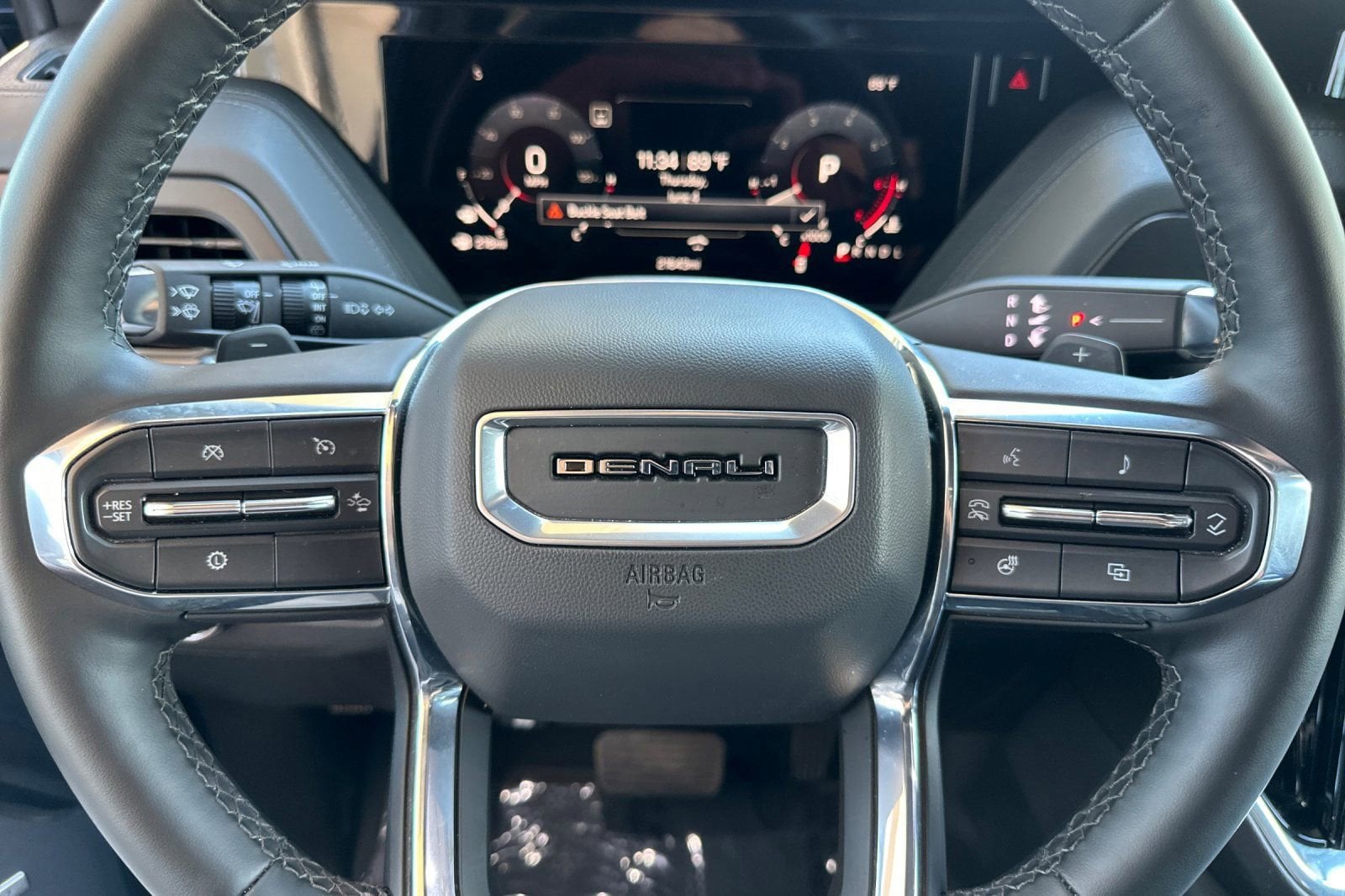 2025 GMC Yukon Denali - Photo 25