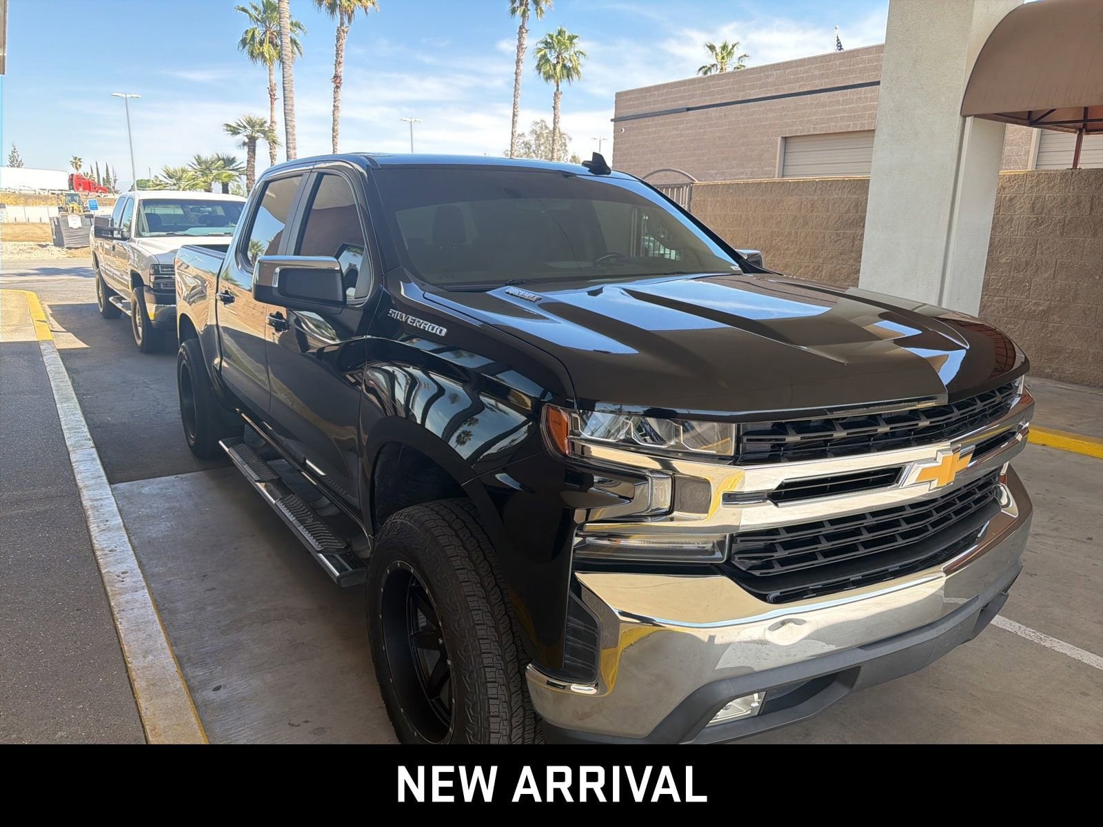 2020 Chevrolet Silverado 1500 LT photo 3