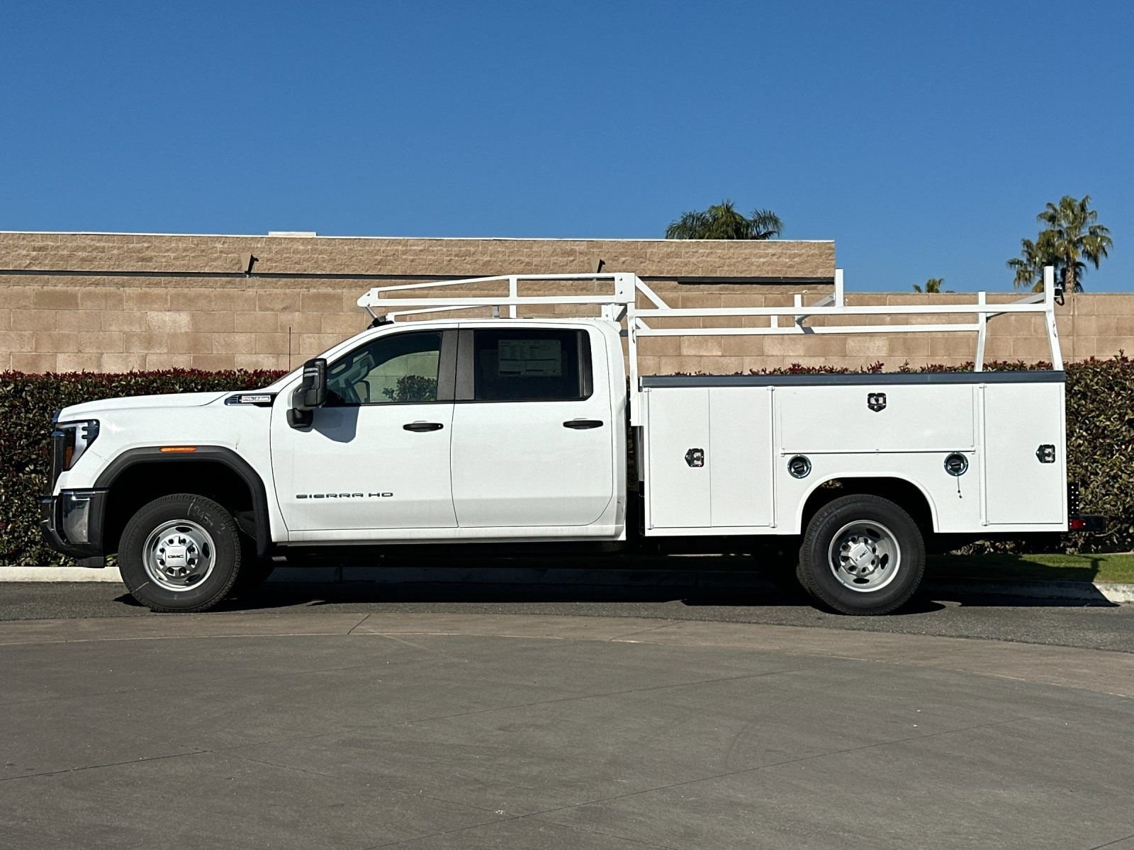 2025 GMC Sierra 3500 Chassis Cab Pro - Photo 6