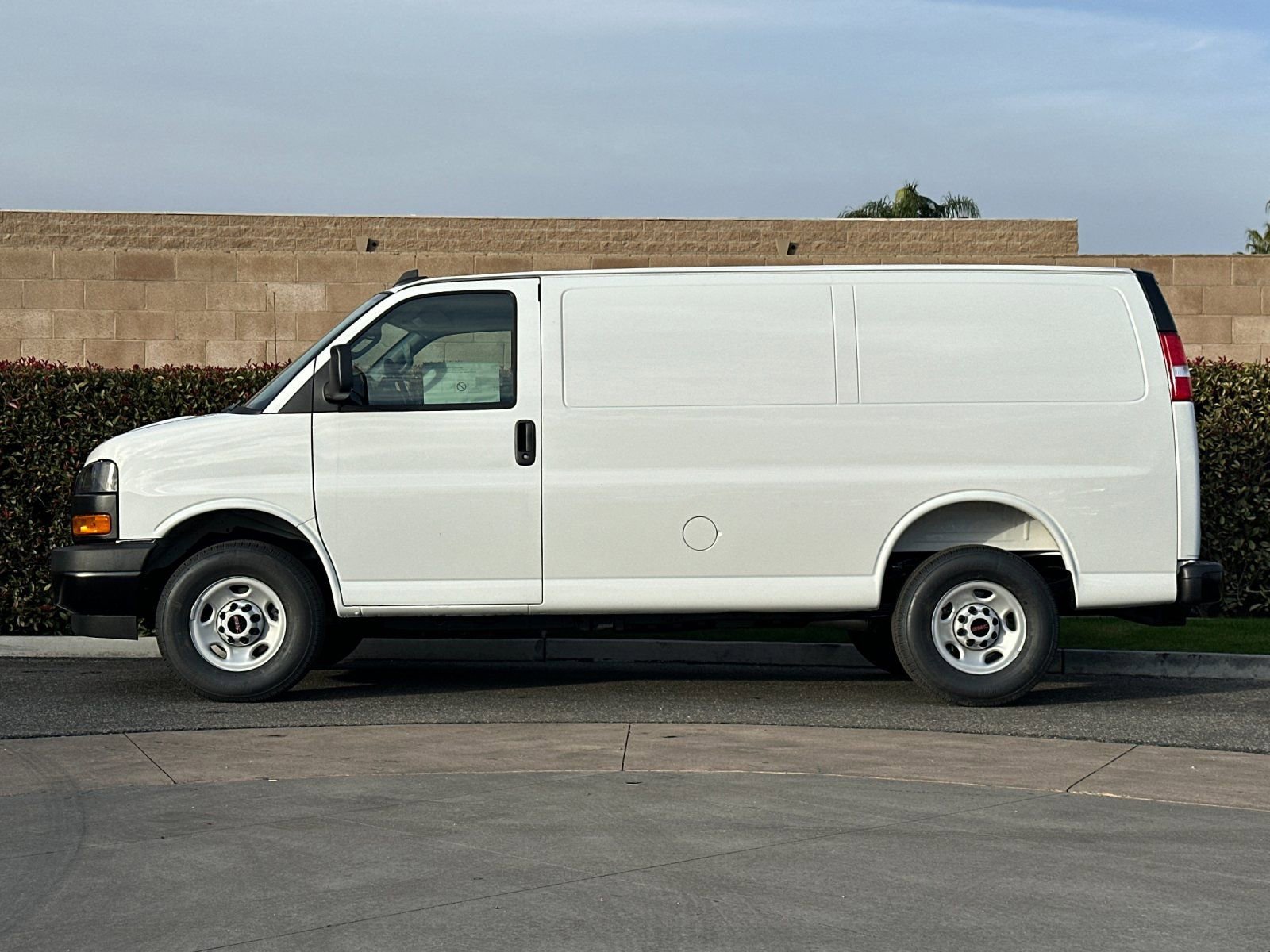 2025 GMC Savana Cargo Work Van photo 5