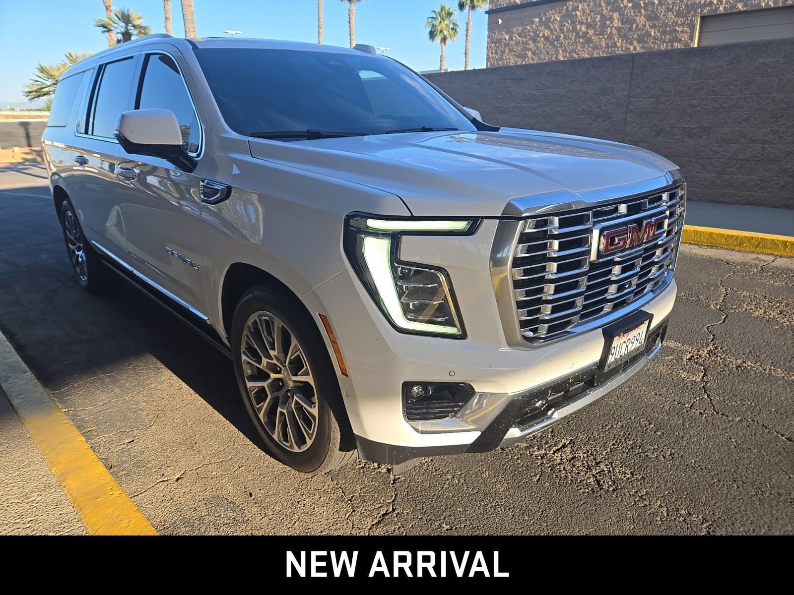 2025 GMC Yukon XL Denali photo 3