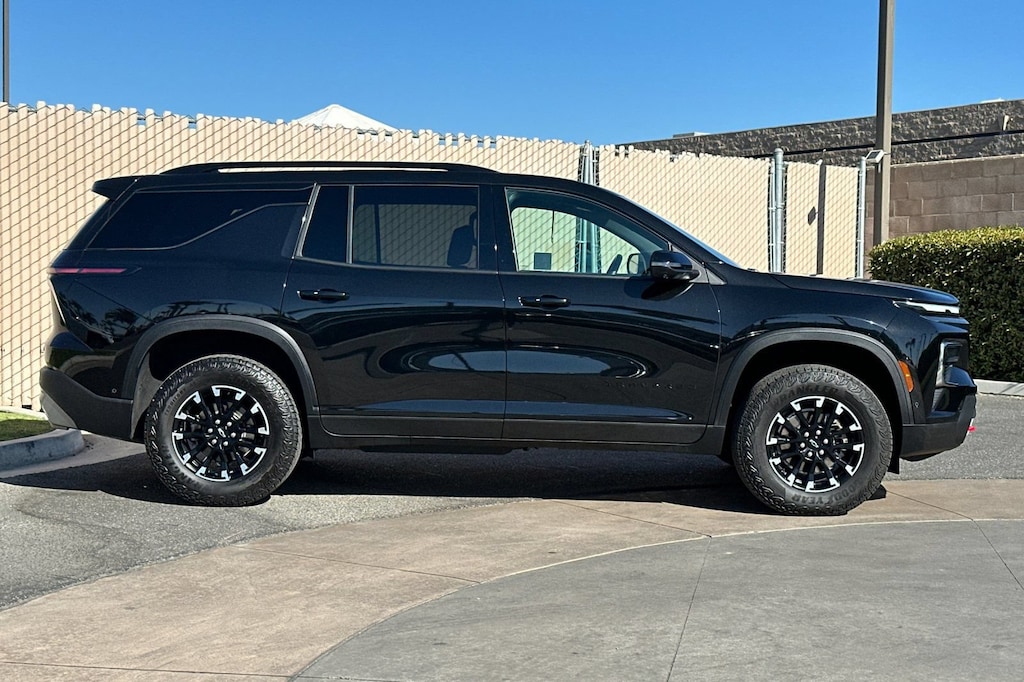 Used 2025 Chevrolet Traverse Z71 SUV