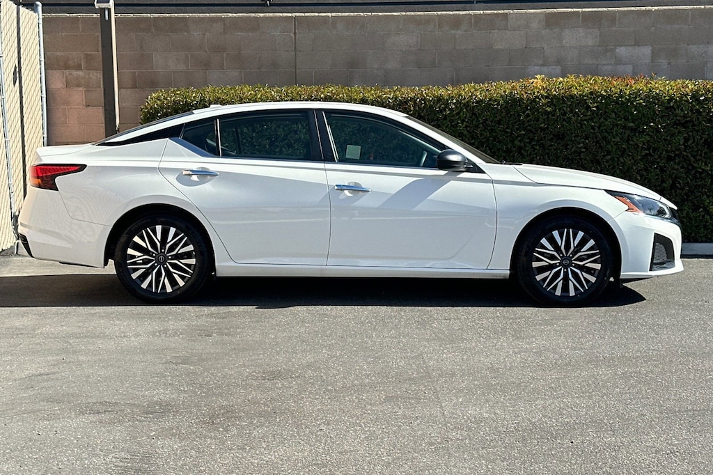Used 2025 Nissan Altima SV FWD Sedan