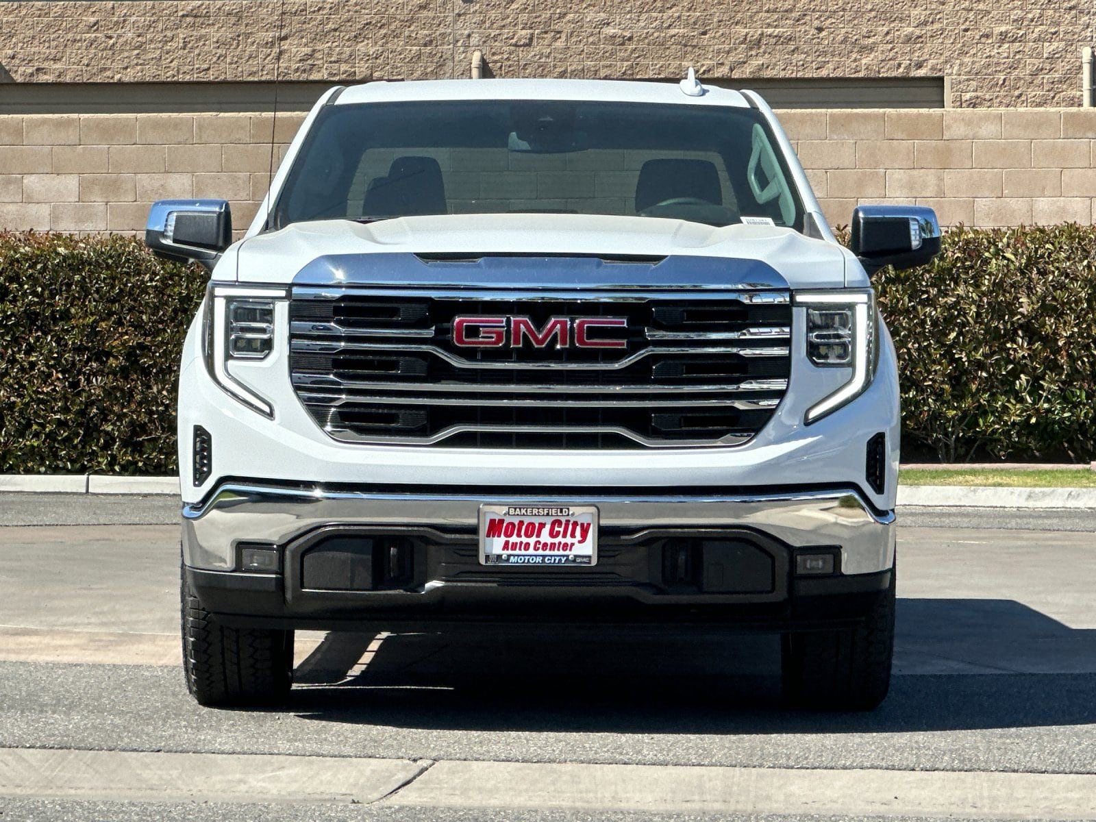 2026 GMC Sierra 1500 SLT photo 3