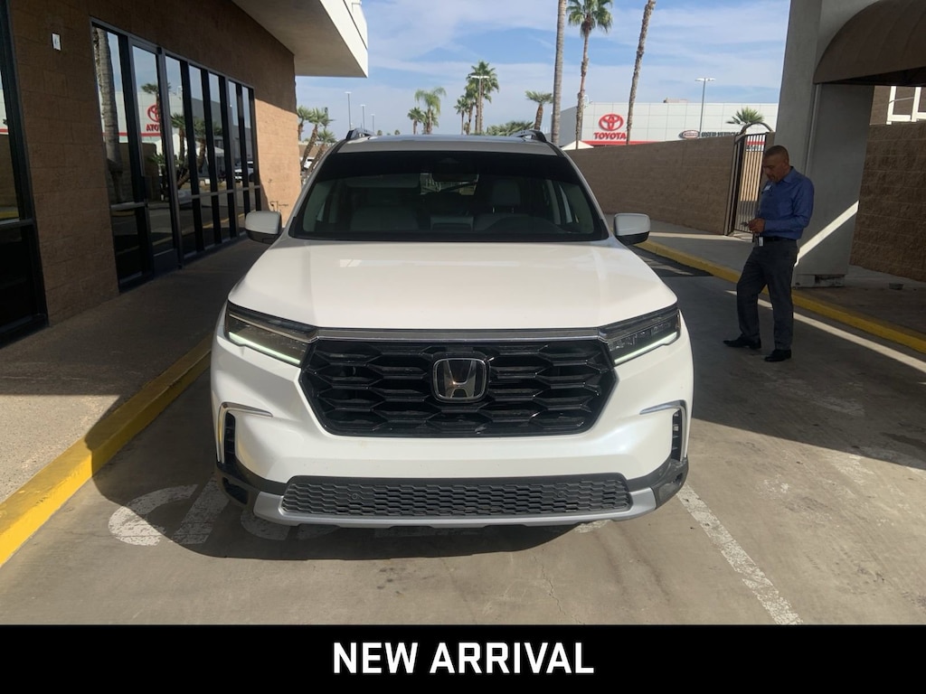Used 2025 Honda Pilot Touring SUV