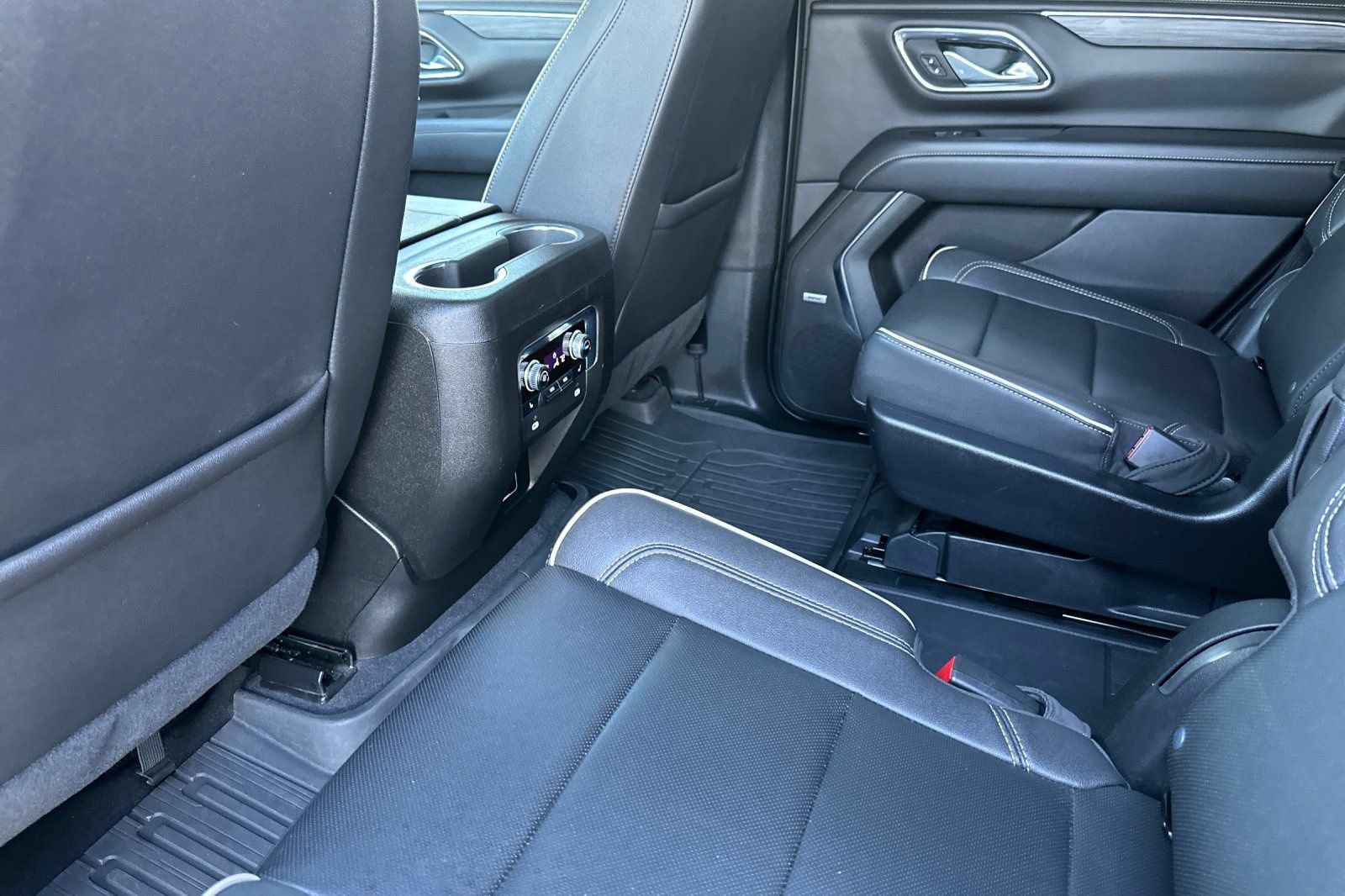 2023 GMC Yukon SLT - Photo 13