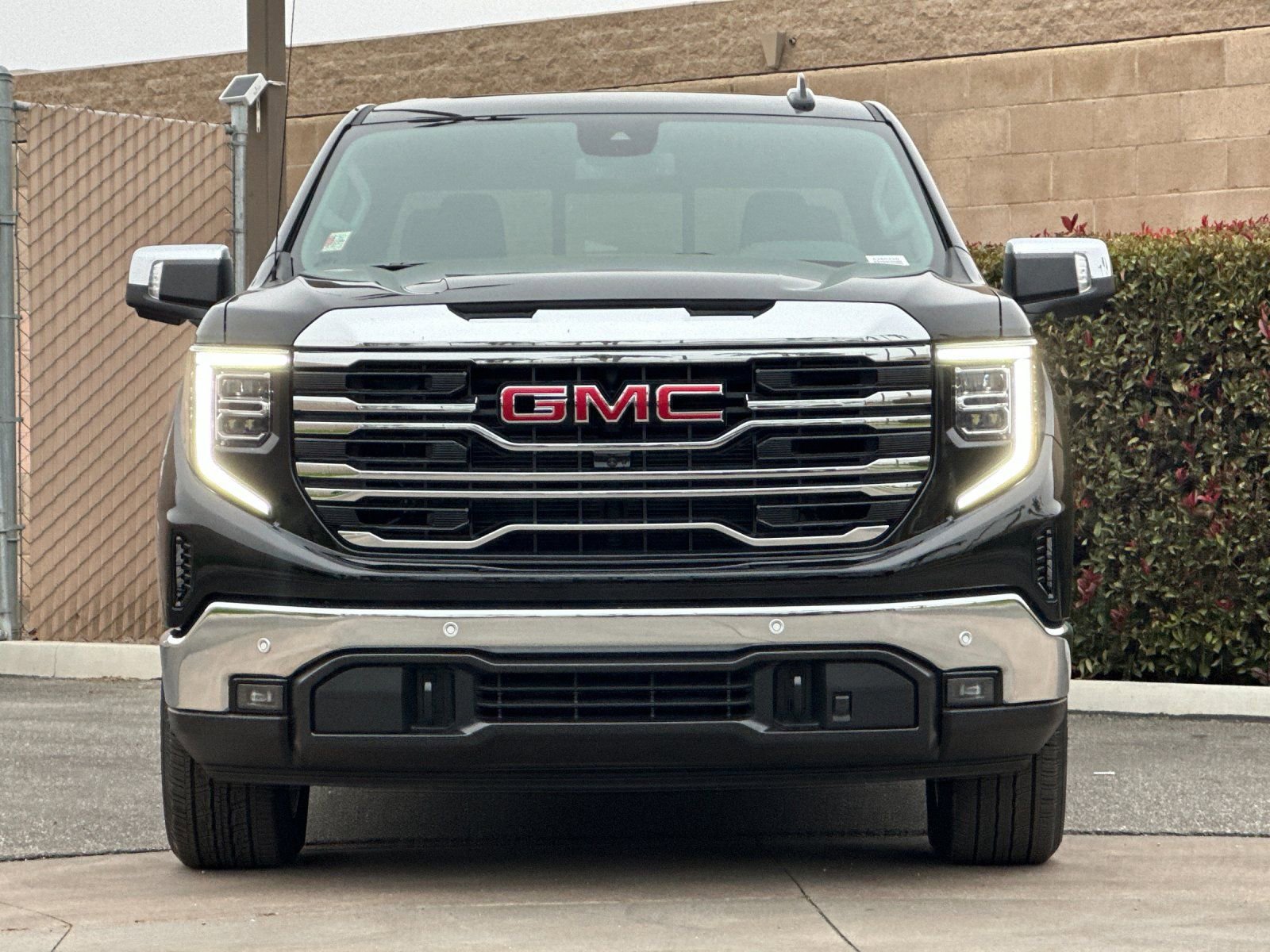 2026 GMC Sierra 1500 SLT photo 3