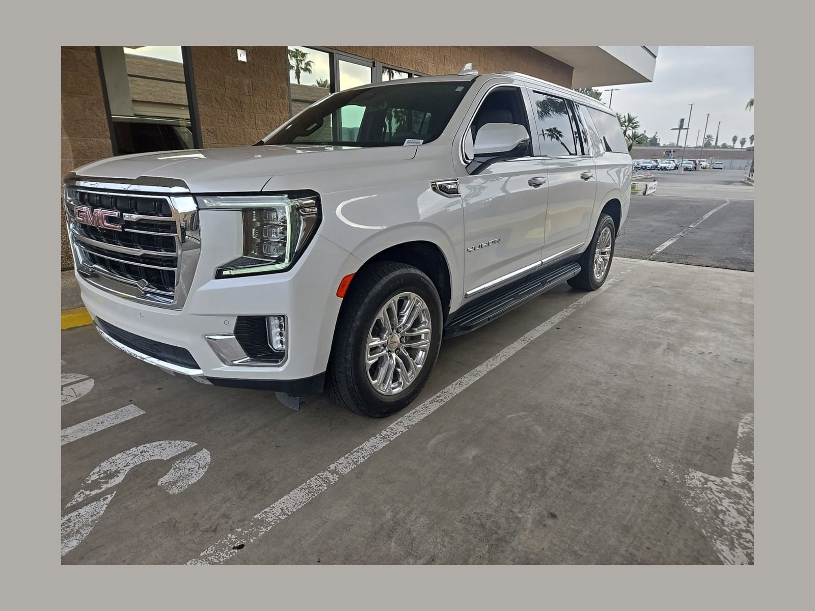 2023 GMC Yukon XL SLT's photo