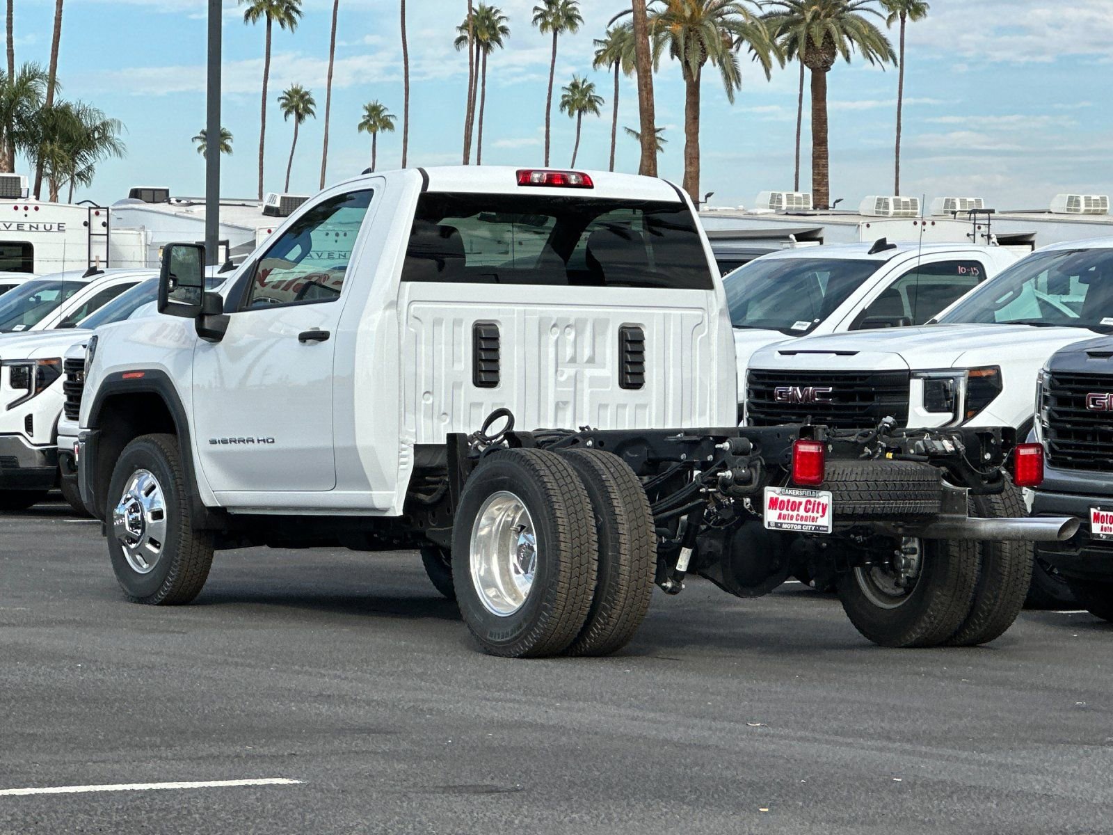 2025 GMC Sierra 3500HD Pro - Photo 6