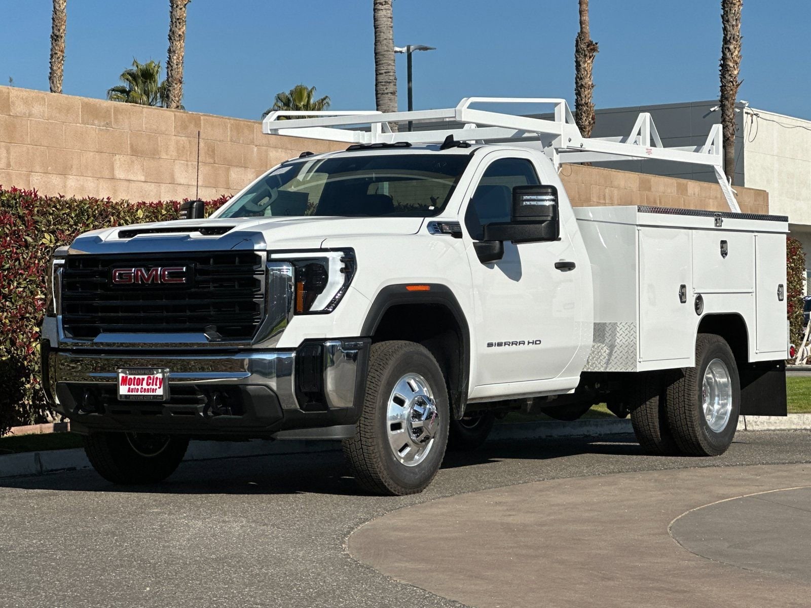 2025 GMC Sierra 3500HD Pro - Photo 7