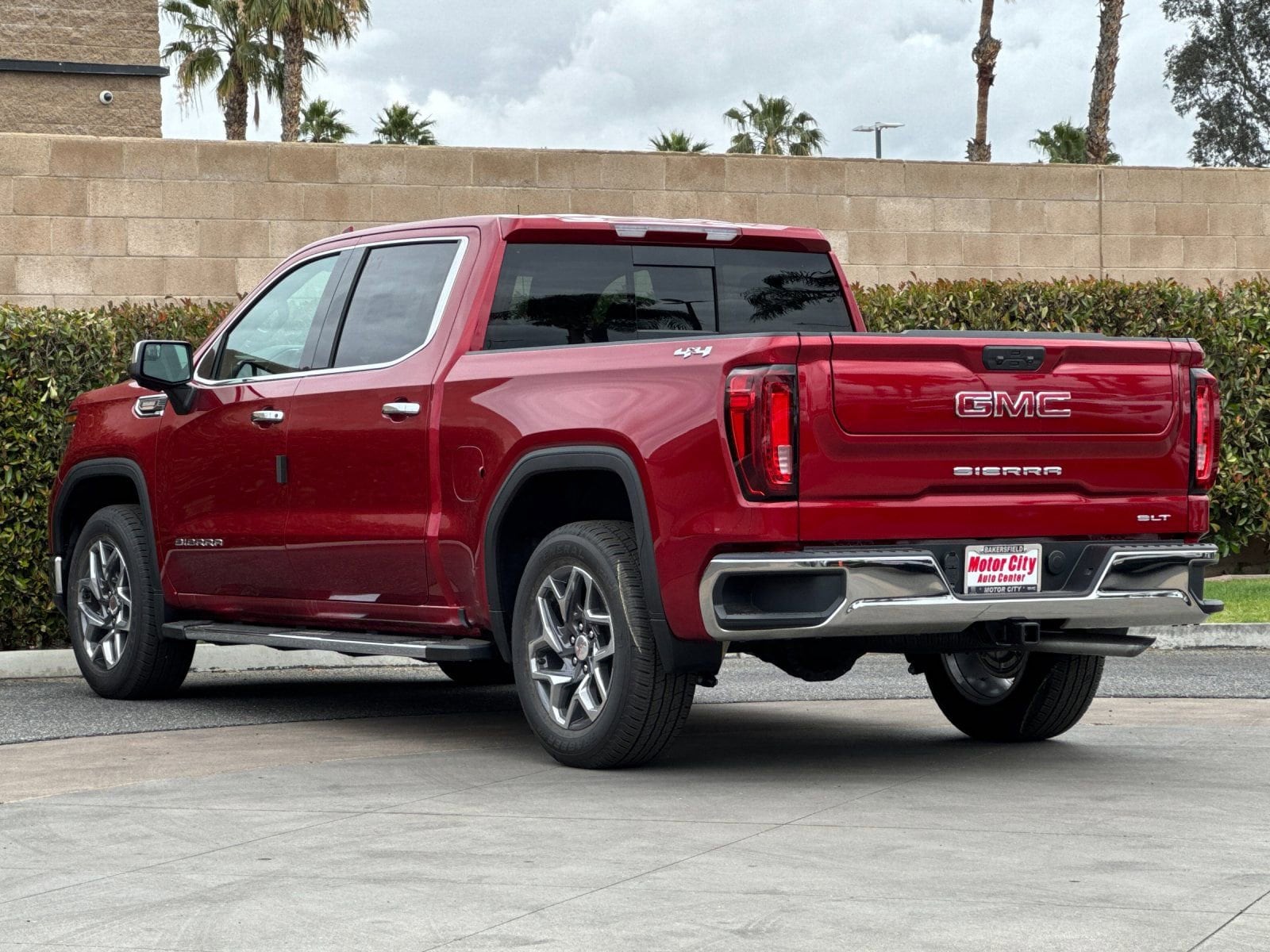 2026 GMC Sierra 1500 SLT photo 4