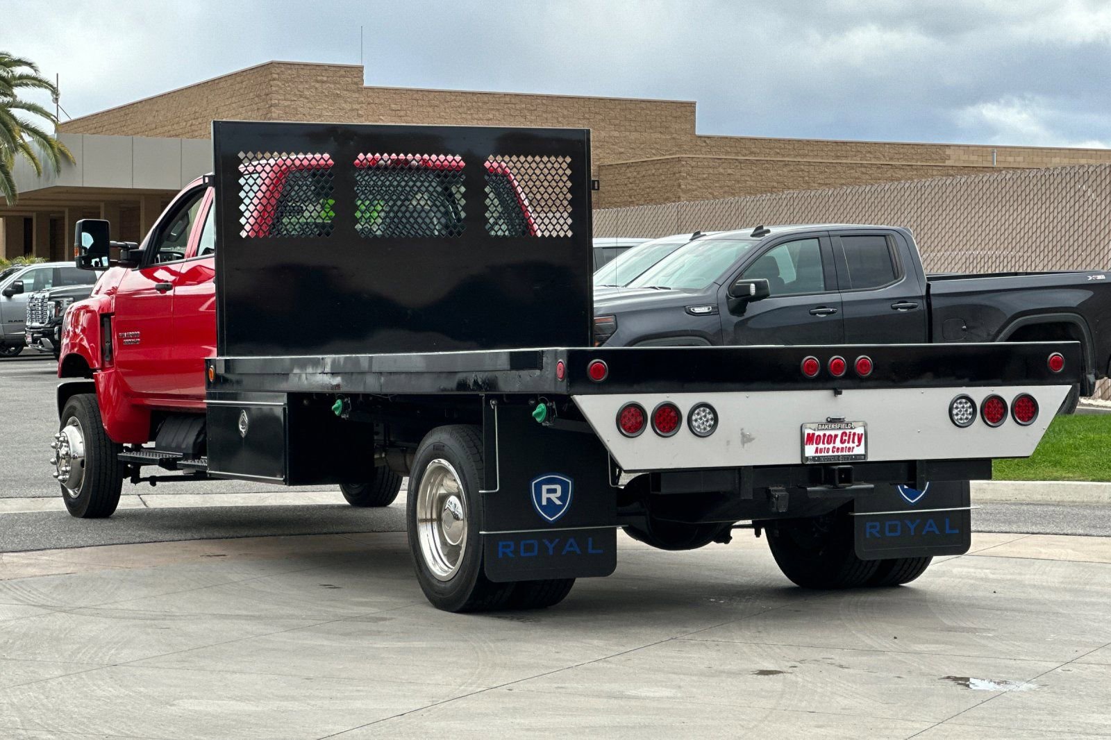 2024 Chevrolet Silverado 5500 HD LT photo 5