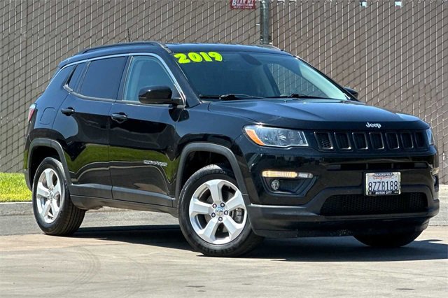 Used 2019 Jeep Compass Latitude with VIN 3C4NJCBB7KT855318 for sale in Bakersfield, CA